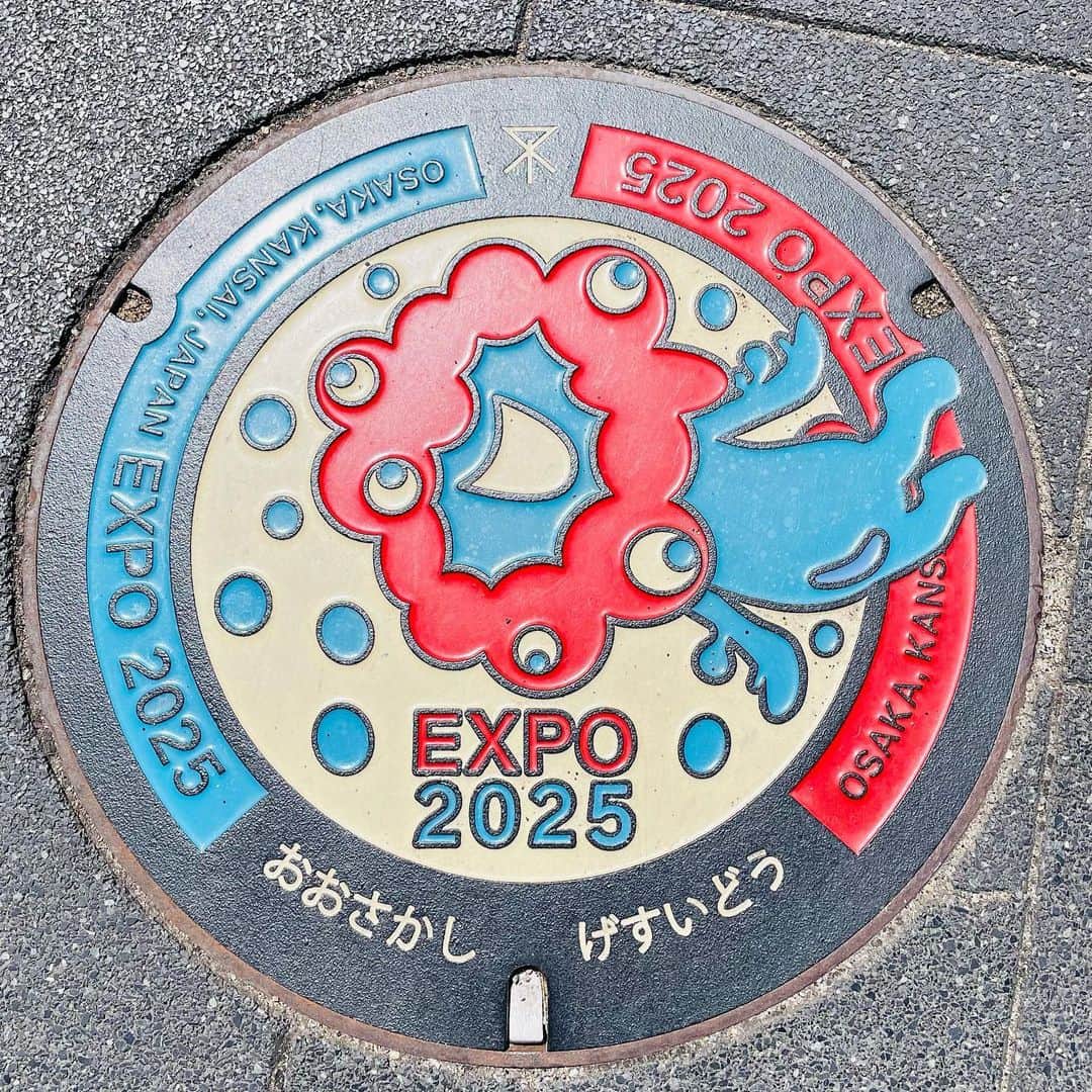 桂きん太郎のインスタグラム：「#マンホール の蓋が #ミャクミャク  #EXPO2025 #大阪 #大阪観光ナビゲーター #落語」
