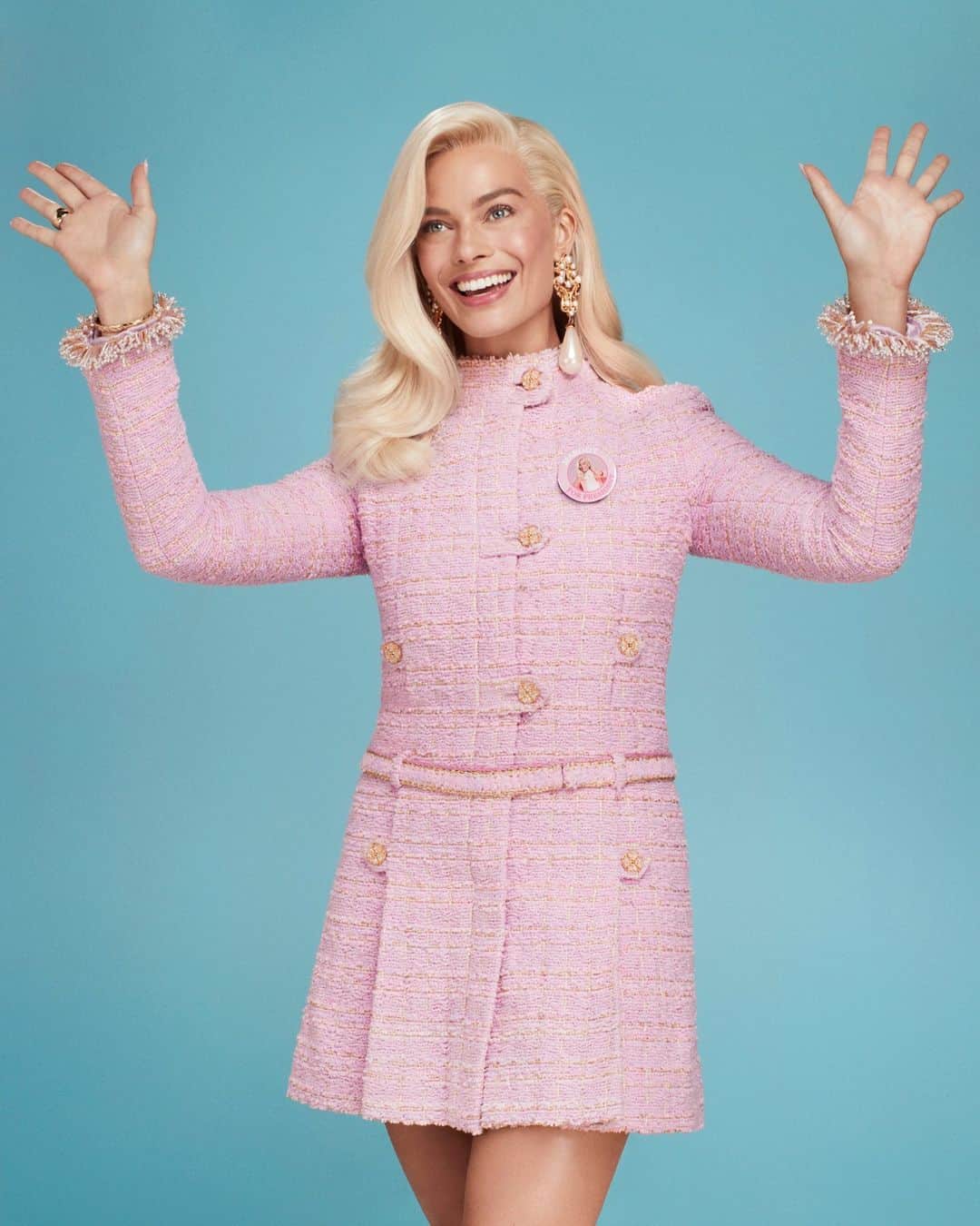 Vogueさんのインスタグラム写真 - (VogueInstagram)「The “Barbie” movie had a winding road to the screen, Margot Robbie reveals for Vogue’s Summer issue. At the link in our bio, Robbie opens up about how her production company, LuckyChap, finally got the long-discussed project off the ground, and her part in persuading Greta Gerwig to both write it (along with her partner, Noah Baumbach) and direct. “At the time this was such a terrifying thing to take on,” Robbie says. Photographed by @ethanjamesgreen, styled by @gabriellak_j, written by @abbyaguirre. Vogue, Summer 2023」5月24日 22時40分 - voguemagazine