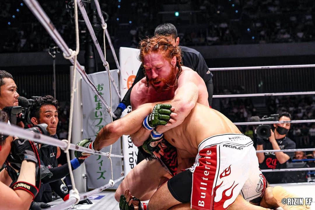 RIZIN FF OFFICIALさんのインスタグラム写真 - (RIZIN FF OFFICIALInstagram)「#RIZIN42 《Match.11》  "Grappling extravaganza"  ---------- Robert Satoshi Souza defeats SpikeCarlyle by Unanimous Decision.  #rizin #rizinff #mma #mmafighter #総合格闘技 #RobertSatoshiSouza #ホベルトサトシソウザ #SpikeCarlyle #スパイクカーライル」5月24日 22時52分 - rizin_pr