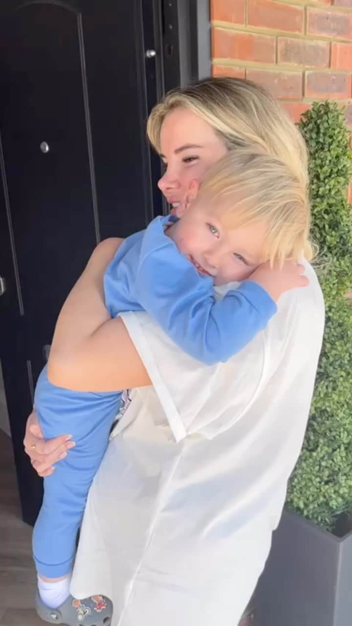 ジョージア・コウソウロウのインスタグラム：「Oh my beautiful boy I missed you so much 😭🥹」