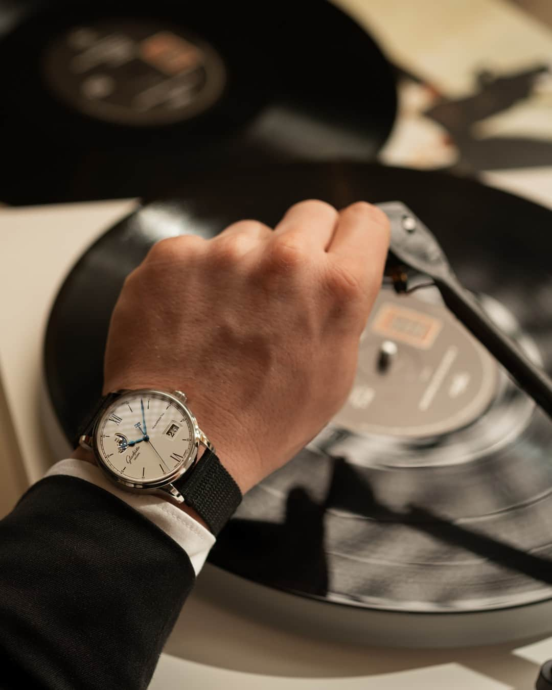 グラスヒュッテさんのインスタグラム写真 - (グラスヒュッテInstagram)「Our Senator Excellence Panorama Date Moon Phase is a sophisticated composition, made by master craftsmen. Our new black synthetic strap is now available for this classic elegant model. This gives it a touch that is as fashionable as it is contemporary. A sustainable choice which is now an optional complement for several of our timepieces! Proud to be the Original.  #GlashütteOriginal #GlashuetteOriginal #PTBTO #SenatorExcellencePanoramaDateMoonPhase #Blackstrap」5月24日 23時00分 - glashuetteoriginal