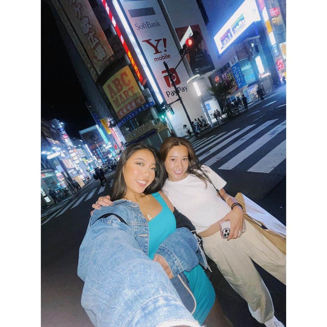 馬詰まほのインスタグラム：「Shibuuyaaaaa----🤘🏽🕺🖤👽💋 ｲﾂﾓ ﾀﾉｼｽｷﾞ❤️‍🔥 ｱﾘｶﾞﾄ❤️‍🔥 @brownfish_eri」