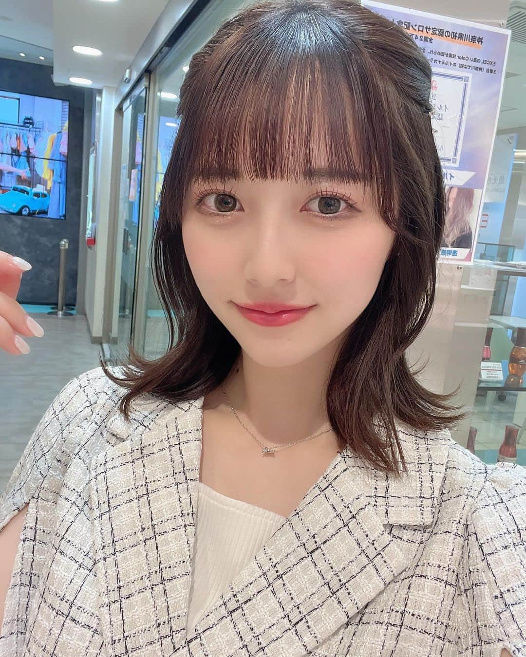 保科凜さんのインスタグラム写真 - (保科凜Instagram)「最近前髪がパッツンです ＾＾  ・ ・   #idol  #アイドル #ぱっつん前髪  #ロブヘアアレンジ  #ミディアムヘア  #ヘアアレンジ  #niceclaup  #ootd  #fashion #instagram」5月24日 23時24分 - tottoko_lin