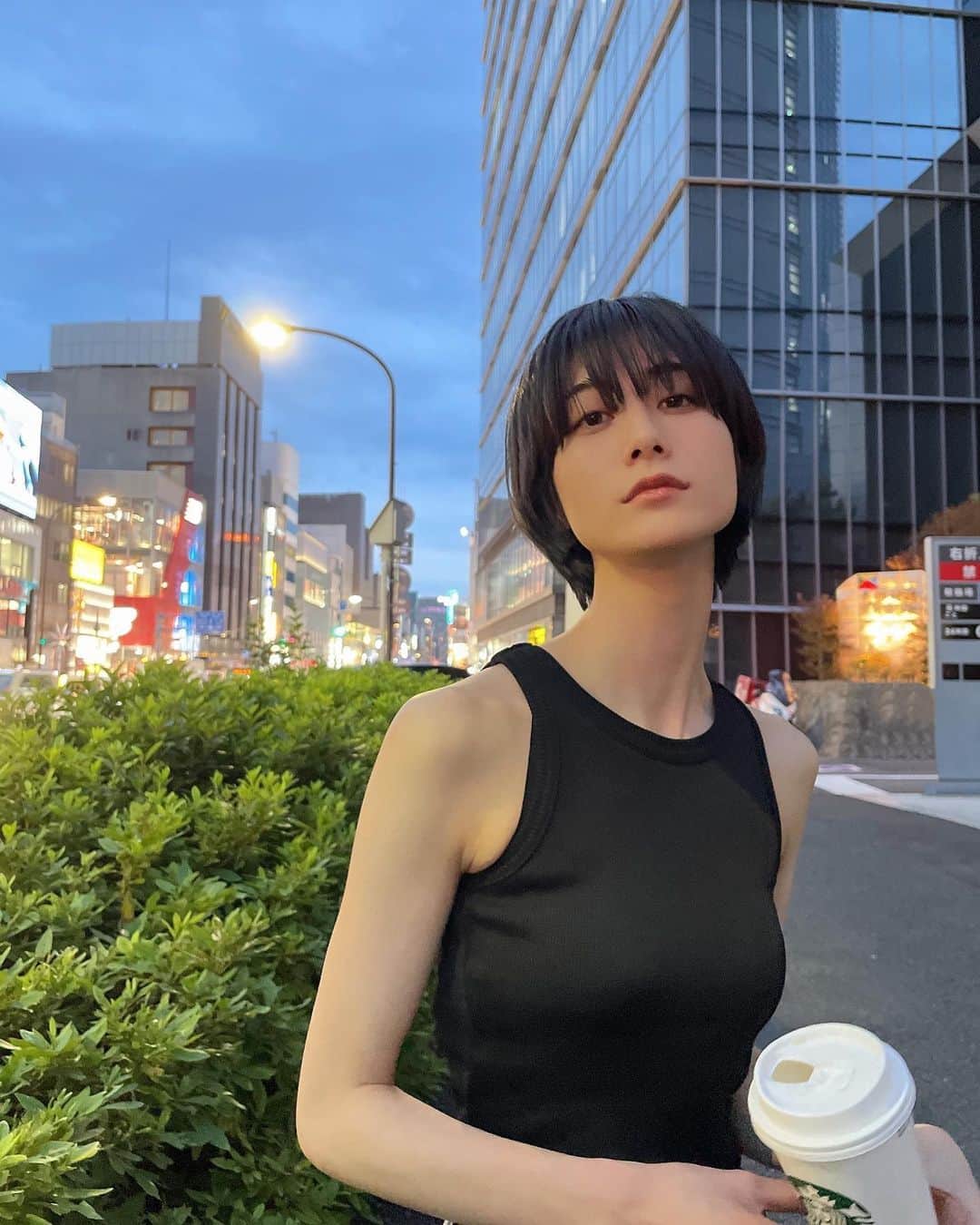 MiKiNA EMPiREのインスタグラム：「. ☕️ ひさしぶり　夏さきどり  ちょっとはやすぎ」