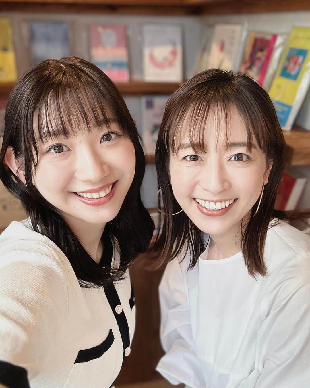 伊藤舞のインスタグラム：「🤍 今日はARNEのアカウントで インスタライブでした。 . 韓国カフェでスイーツ食べながら まりなちゃんの弾丸ソウル旅の振り返り♡ . @arne_fukuoka にアーカイブ残ってますので、 お時間ある方はぜひご覧ください。 . . #arne #neshigan」