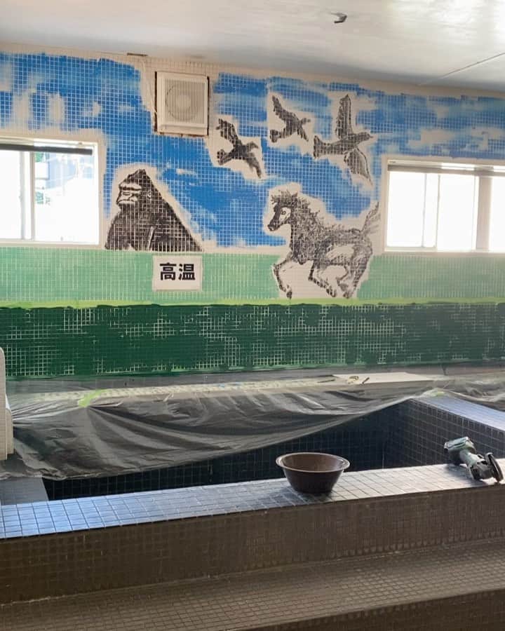 大溝清人のインスタグラム：「サウナ の壁絵を描かせていただきました。  ご依頼はDMにて  #TOTONOI #小倉 #壁絵 #バッドボーイズ清人」