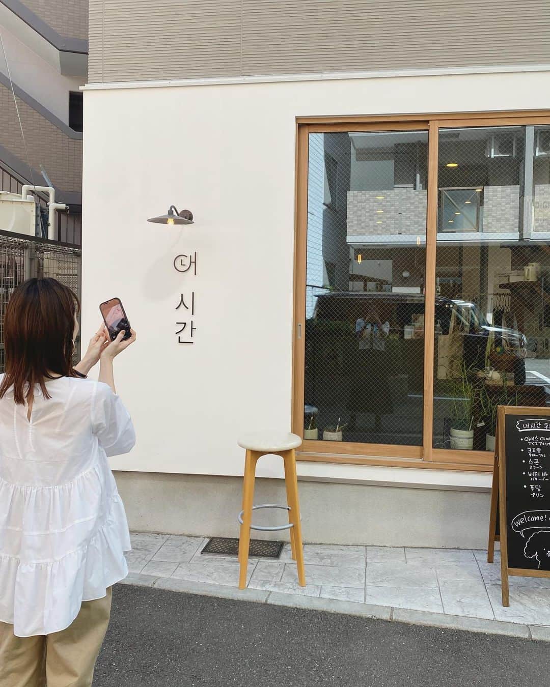 伊藤舞さんのインスタグラム写真 - (伊藤舞Instagram)「🥐 今日お邪魔したお店が可愛くて 写真をたくさん撮りました♡ . クロッフルもサックサクで美味しかったです♡♡ また食べたい…🤤 . インスタライブ中に撮った写真も アップしておきます。笑 . . #neshigan  #韓国カフェ #🕒」5月24日 23時26分 - maiito_fbs
