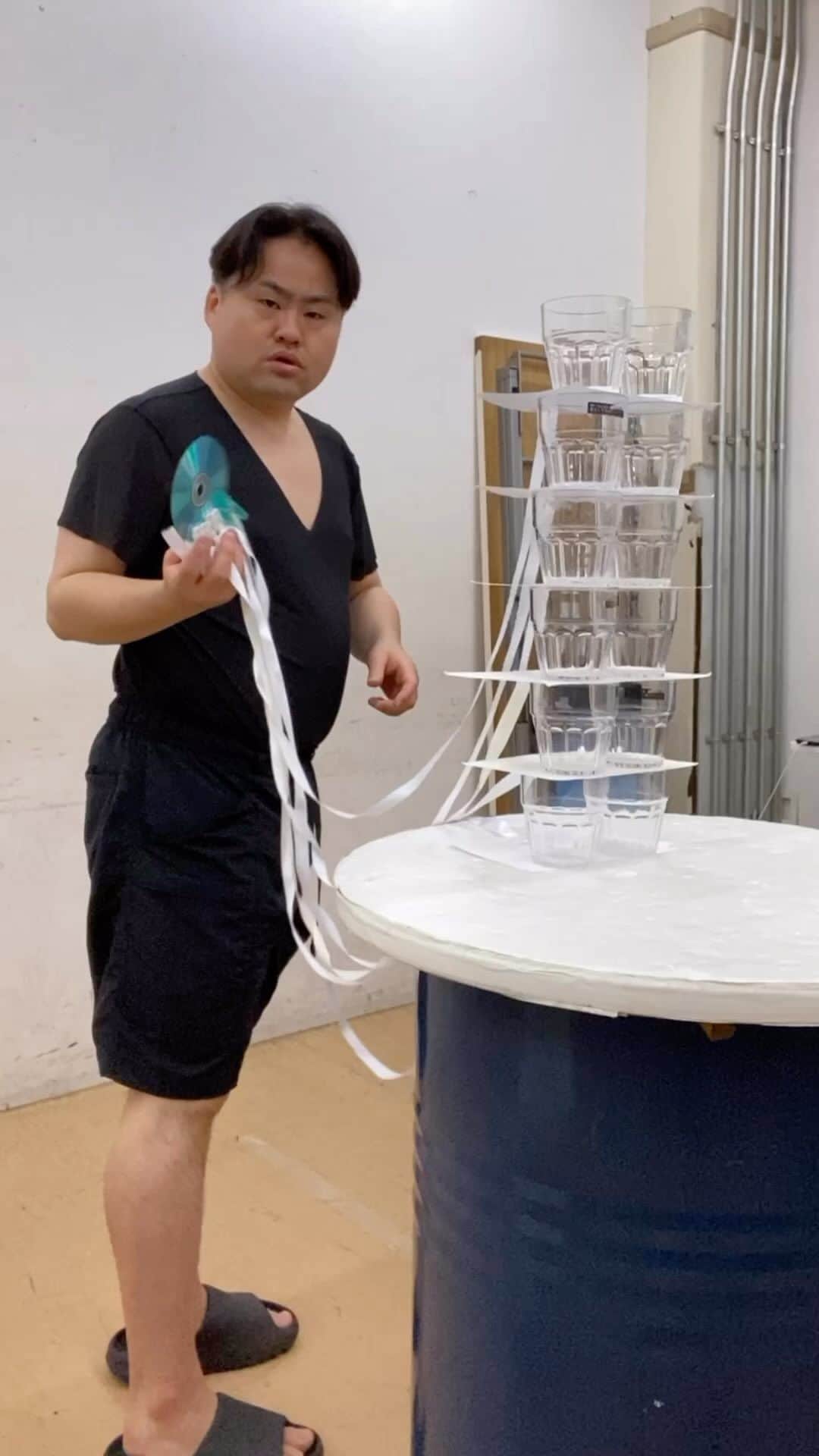 のインスタグラム：「【Two 6-tier cup tower tablecloth pull challenge!】 #ウエスp #kawaii #cupid」
