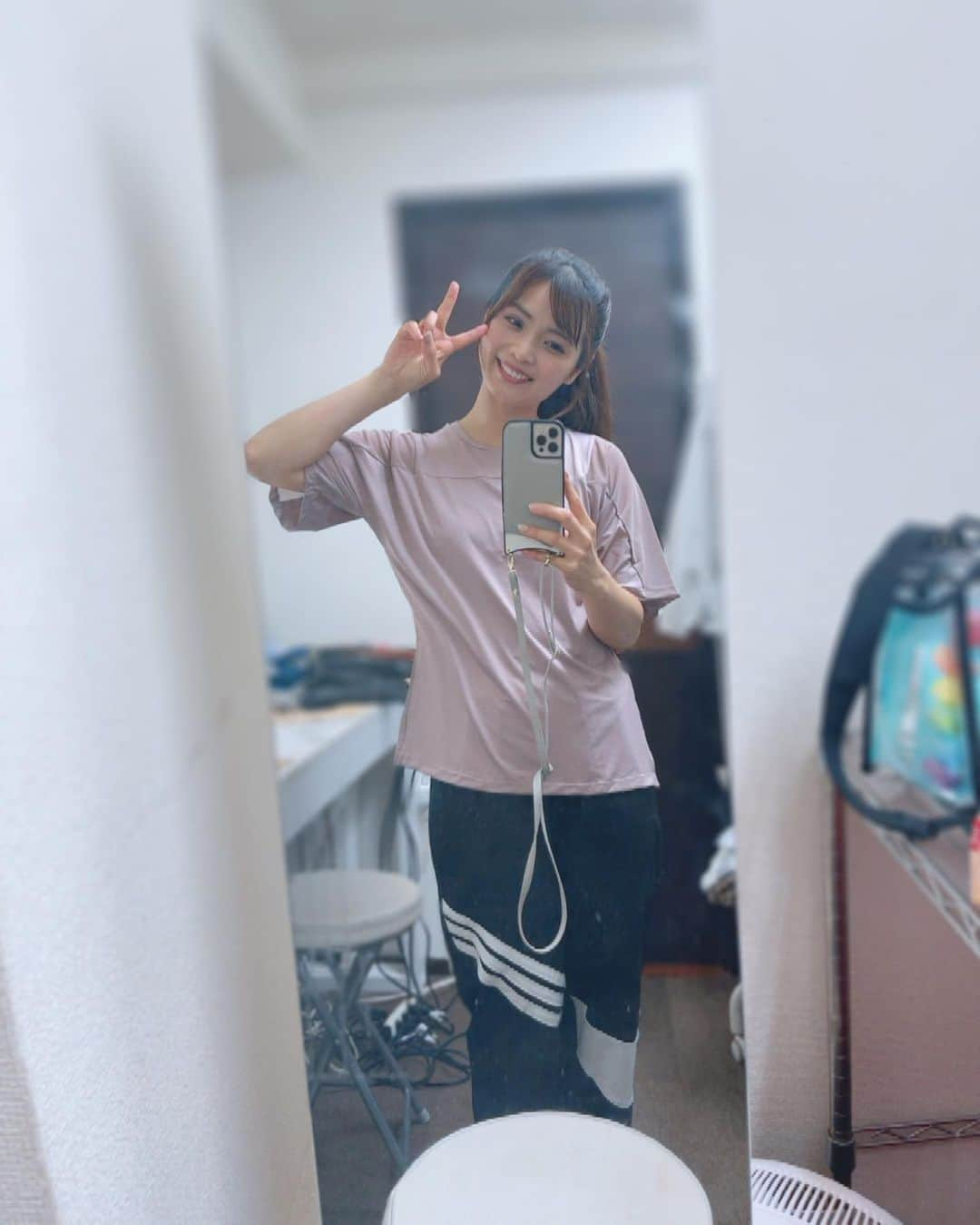 加藤雅美さんのインスタグラム写真 - (加藤雅美Instagram)「. 前日の告知となりすみません🙇‍♀️ レギュラー出演させていただいております テレビ朝日さんの『こだわりナビ』の OAのお知らせです📺❤️ . ５月２５日（木）　15：09頃 キューピー 協賛 『第11回 全日本小中学生ダンスコンクール』 . 去年は222組、およそ2600人の小中学生が参加し 大いに盛り上がったダンスコンクールが 今年も開催されます🤗❣️ . 学校単位で応募する"学校参加"と、 ダンススクールなどで応援する "オープン参加"の計４部門で競われます💃 . 今年も４つの会場でブロック大会を開催し、 プロの審査員からアドバイスももらえ 参加者全員になんと賞ももらえるので、 上手くなりたい初心者にもオススメですし、 現在エントリー受付中です‼️✨ 前回大会の様子などもHPで見れるので 番組と一緒にぜひチェックしてくださいね🤗❤️ . 私はダンスを習っていたということもあり このような格好で撮影をしました☺️🌼 ほんの少しだけ冒頭にダンスというか 振りをしてますのでぜひ見てみてください😂❤️ . #キューピー #全日本小中学生ダンスコンクール #第11回全日本小中学生ダンスコンクール #ダンスコンクール #小中学生 #danceconcours #ダンス #朝日新聞 #ダンスコンテスト #dance #ダンスイベント #ダンス初心者 #ヒップホップ #ヒップホップダンス #ジャズダンス #小中学生ダンスコンテスト #テレビ朝日 #こだわりナビ #レポーター #女の子ママ #ママライフ  #Kewpie #dancecontest #japan #tokyo #japanese #japanesegirl #me #followme #加藤雅美」5月24日 23時52分 - mamikato97