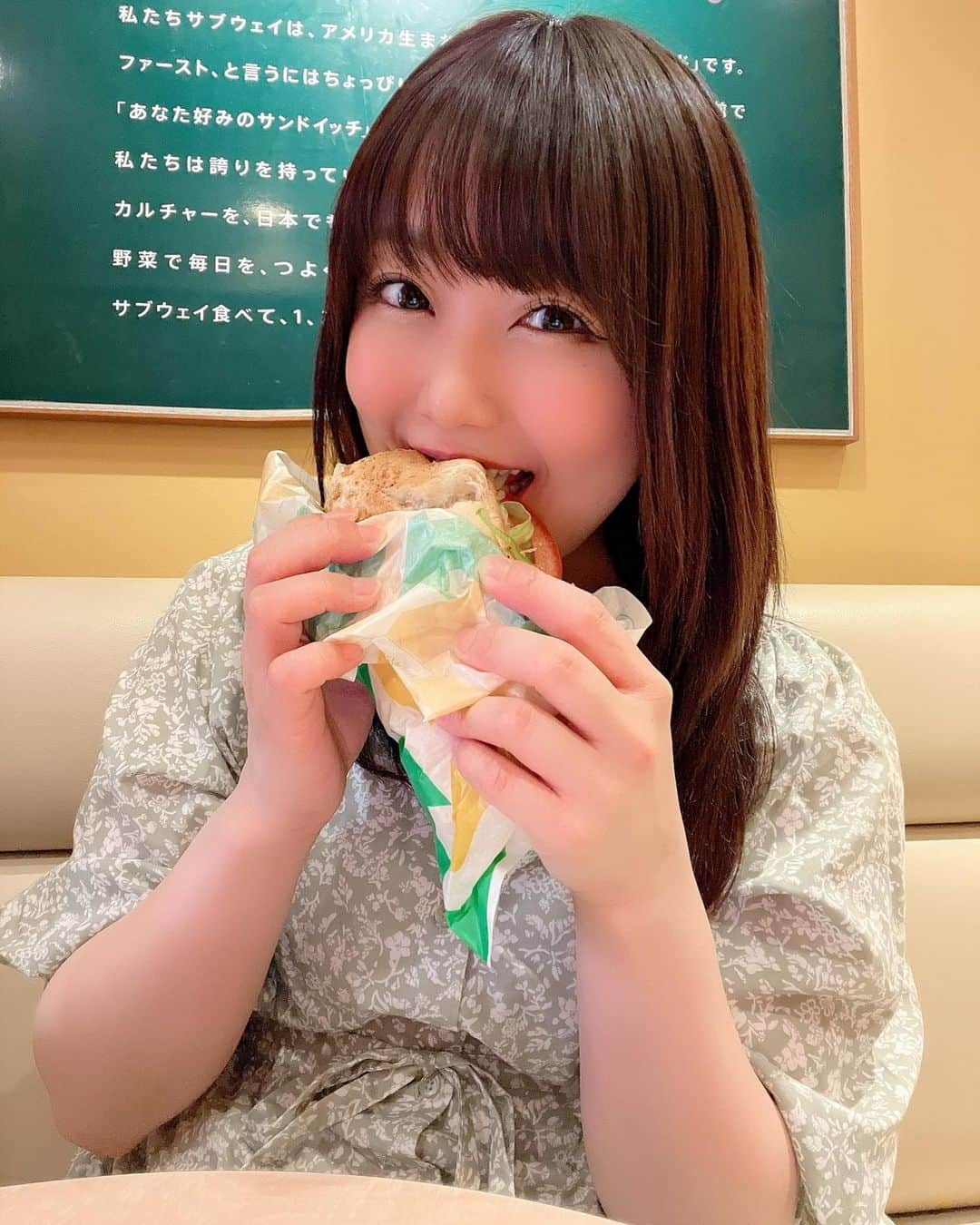 嶋梨夏さんのインスタグラム写真 - (嶋梨夏Instagram)「サブウェイだいすき〜😋💓 . . . . . #被写体 #お仕事依頼受付中 #サブウェイ #SUBWAY #腸活サンド #もぐもぐ #いっぱい食べる君が好き #えくぼ #アラサー女子 #平成元年生まれ #150cm #ファインダー越しの私の世界 #ポートレート #ポートレート撮影 #女優 #actress #photooftheday #JAPAN #japanesegirl #instagood #followme #ricashima #嶋梨夏」5月24日 23時54分 - shimarica_jp