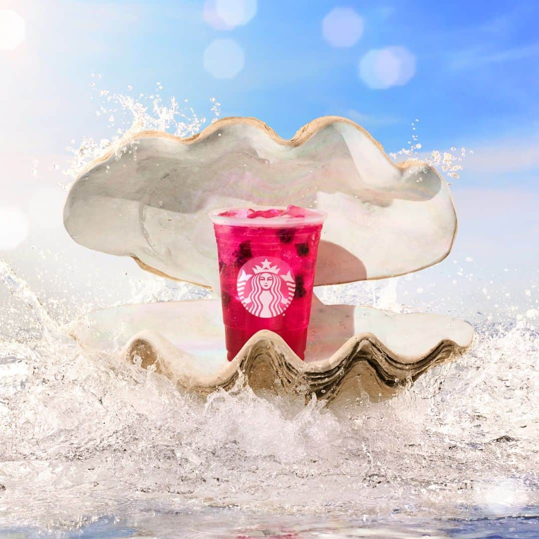 Starbucksのインスタグラム：「A drink worth shell-ebrating. 🥭 Mango Dragonfruit Starbucks Refreshers® Beverage.」