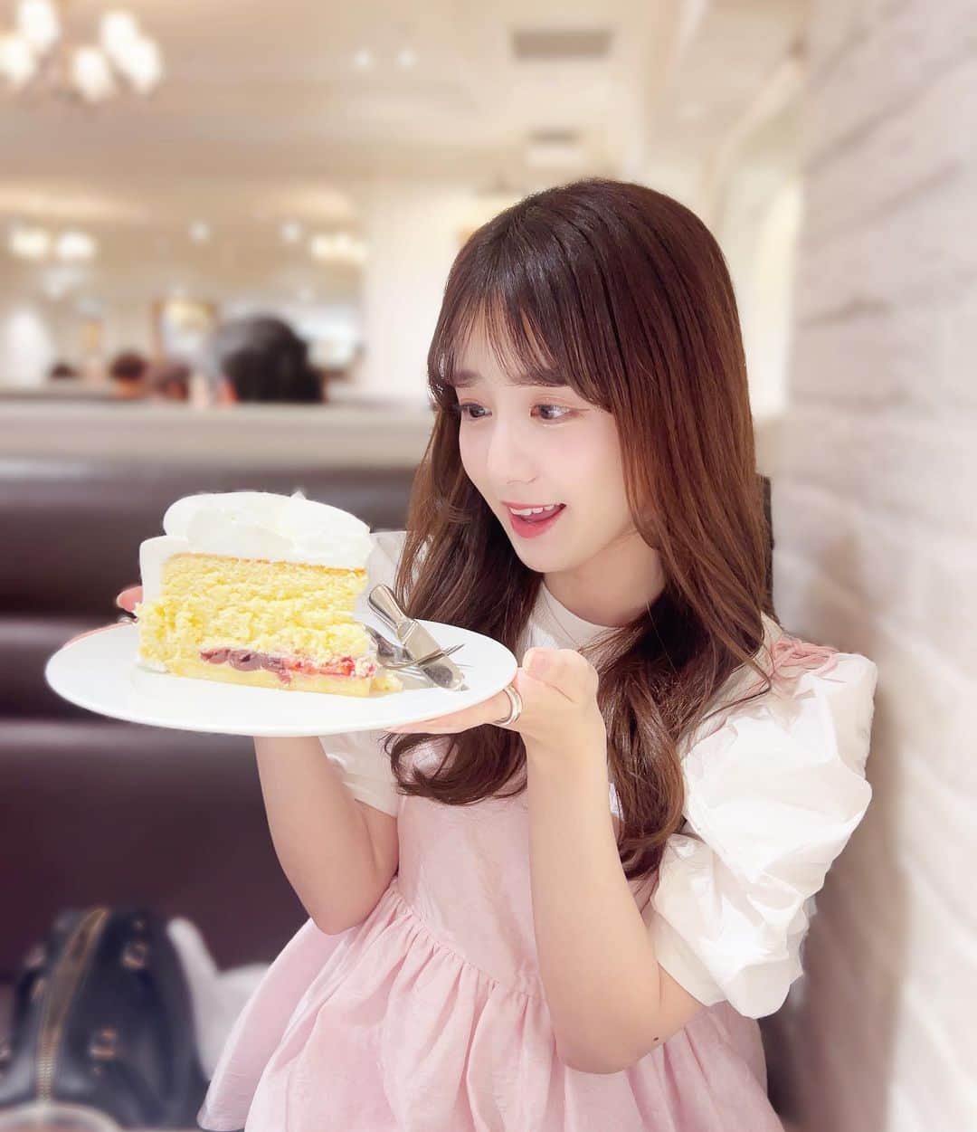 中川梨花のインスタグラム：「. 舞台が終わって、甘やかし期間に入りました🐰🍰」