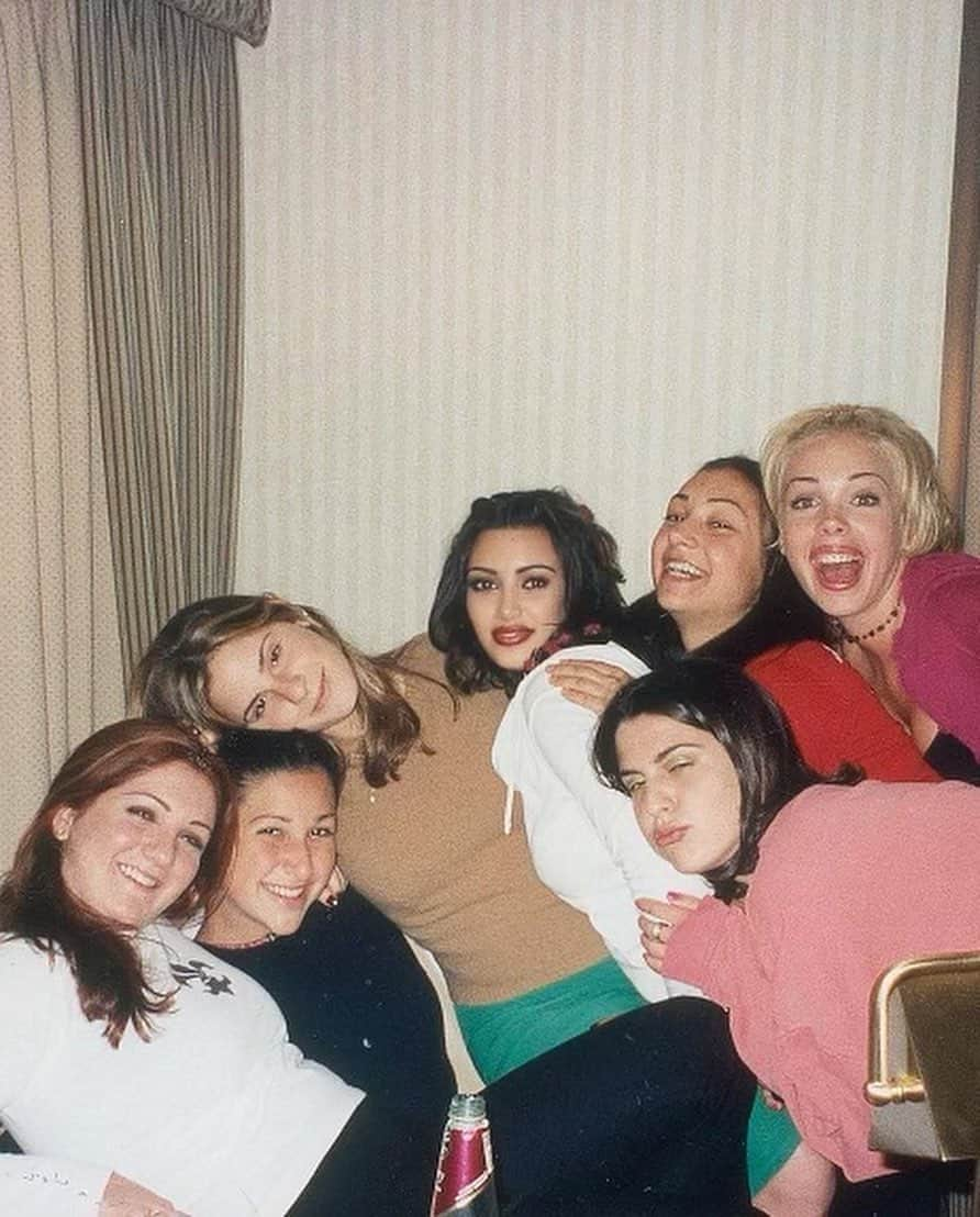 キム・カーダシアンさんのインスタグラム写真 - (キム・カーダシアンInstagram)「Lifers Appreciation Post Life is better when you have your lifers! Allison, Simone, Zoe, Lindsay, Sarah, Ashley 💋♾️」5月25日 0時03分 - kimkardashian