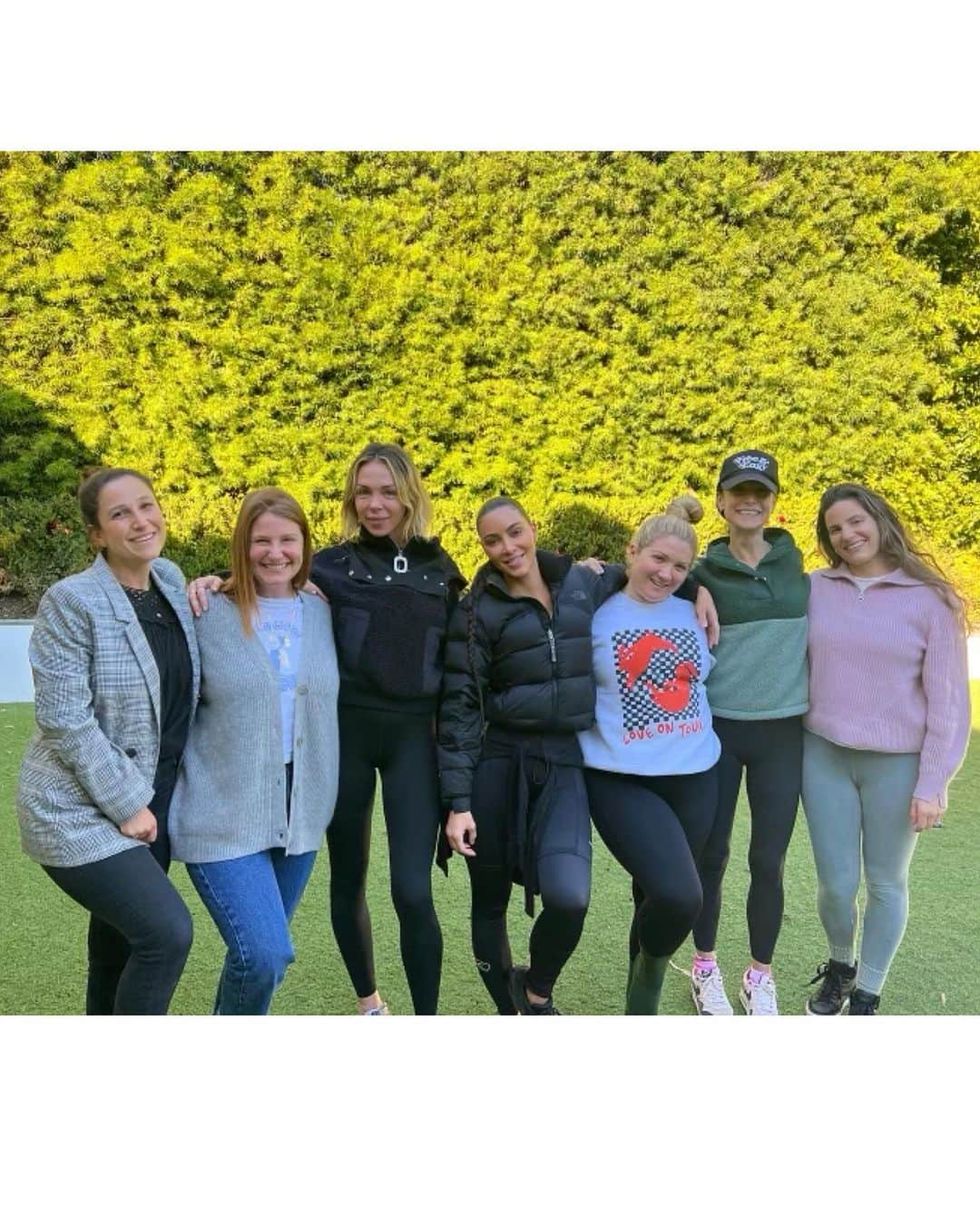 キム・カーダシアンさんのインスタグラム写真 - (キム・カーダシアンInstagram)「Lifers Appreciation Post Life is better when you have your lifers! Allison, Simone, Zoe, Lindsay, Sarah, Ashley 💋♾️」5月25日 0時03分 - kimkardashian