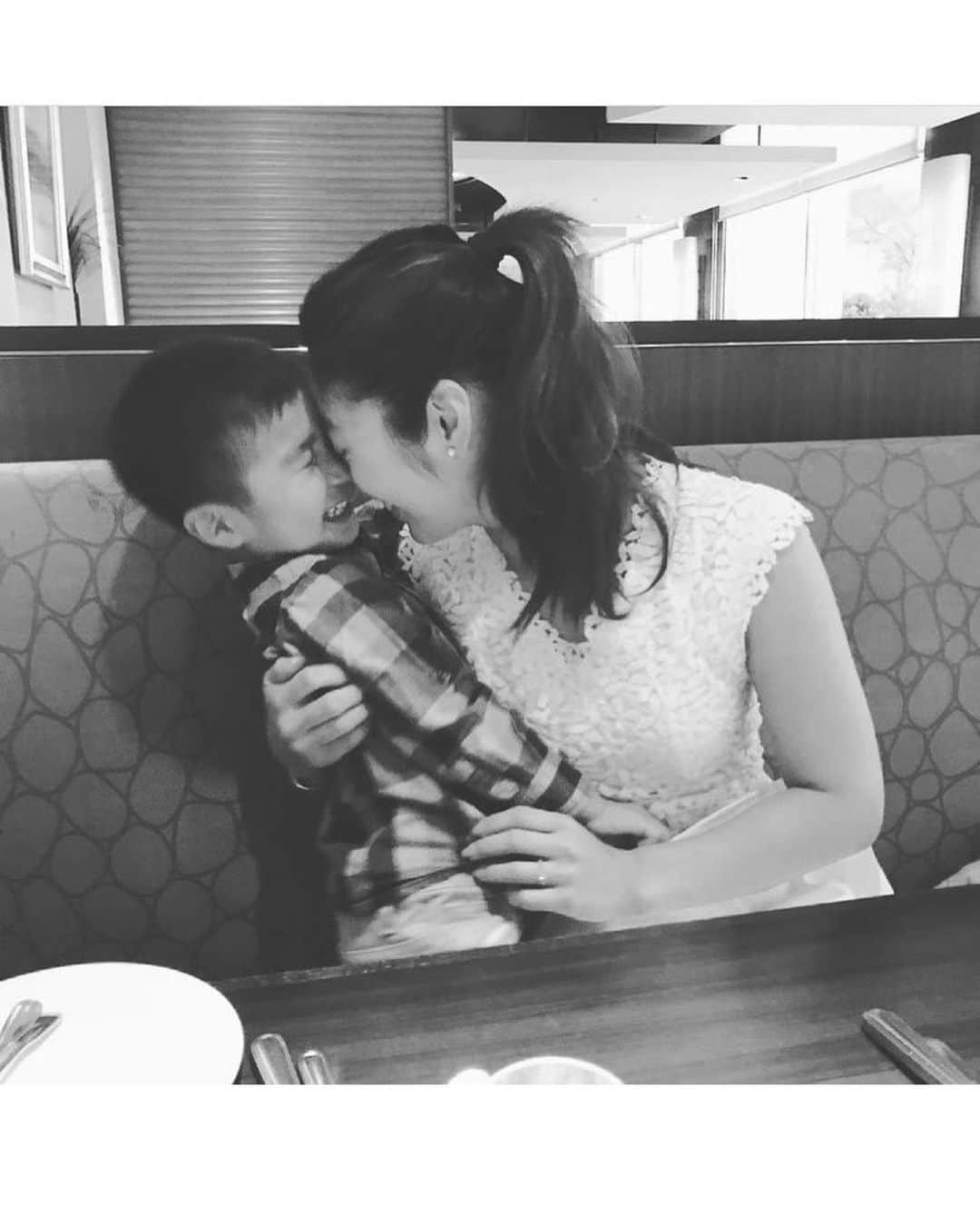 香川絵馬さんのインスタグラム写真 - (香川絵馬Instagram)「真っ直ぐに愛を注げる相手がいて  相手からも、真っ直ぐな愛が返ってくる。  幸せだなぁ。と、毎日思います。  お写真は息子が幼稚園の時のもの。」5月25日 0時25分 - ema_kagawa