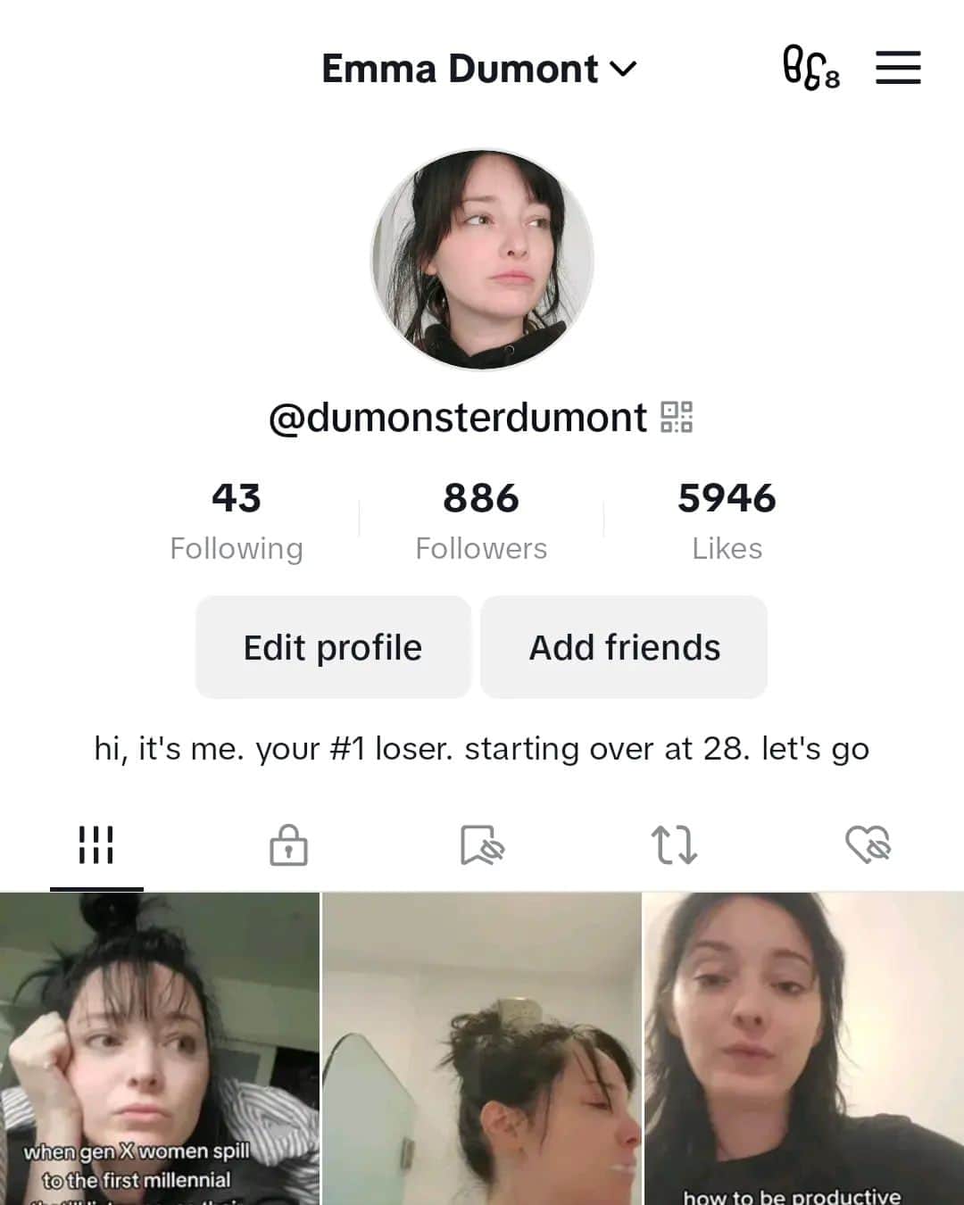 エマ・デュモンのインスタグラム：「Aaaaah! Thank you all so much! Can't wait to make it to 1k so I can go live!  If you haven't followed me on tiktok please do. I post every day.   I need 10k to make it into the creators group thingy or whatever it's called.   Thank yooooou! 💗 🙏」