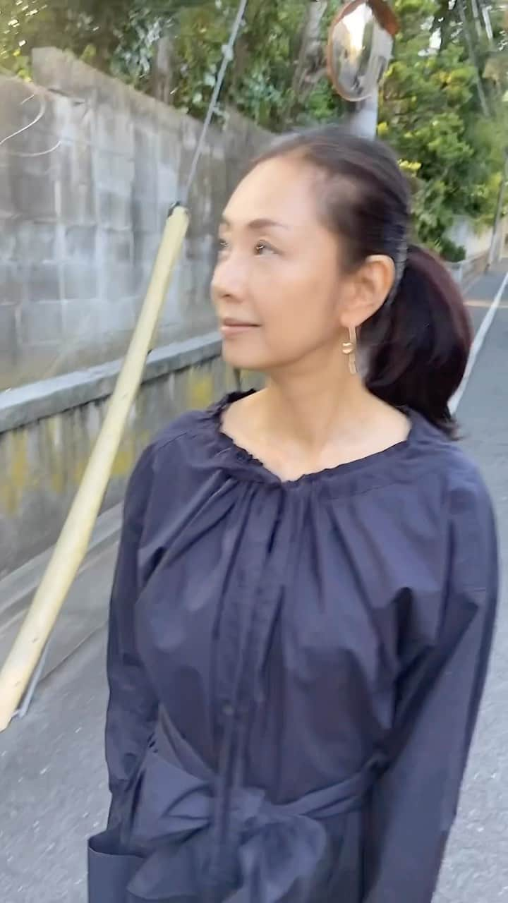 田村翔子のインスタグラム：「気持ちのよい一日でしたね☀️ 仕事終えて、早く外に出たかった😊  #春コーデ#田村翔子#ライフスタイル#lifestyle#springfashion #springoutfit #ワンピース」