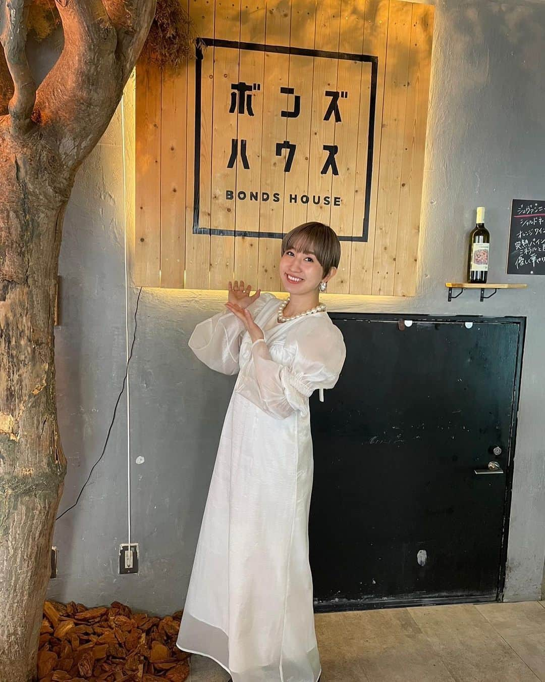 片山陽加のインスタグラム：「☞  今年の生誕祭🎂 みんな来てくれて本当にありがとう😊 会える機会がコロナから減ってしまったし 直接会ってゆっくり話す機会もなかなかなかったから 忘年会に続き、ランチ会🍽 そして、ずっとやりたかった 『スナック陽加』  2部制でイベントを開催できて 本当に楽しかった❤️ こうしてきてくれるみんながいるから 実現できました！！！ 1部はただただのんびり平和な時間が過ぎて 自由すぎる片山をお届け。 バースデー仕様にしたら、まさに  「自由の女神」  みたいになったことは内緒ね🤫笑 (後ほど写真upします📸)  2部ははちゃめちゃだったけど ファンの方同士で仲良く話してる姿を見たり、 久々に歌うはーちゃん見れて嬉しかった！ はるかママ〜とみんなノリノリで私のキャラを 支えてくれてさ。 みんなからたくさん感想が聞けたし、 またやりたいって言ったら、 「間をあけずにすぐ開催して〜」って嬉しい言葉まで🥺  1人でやってみてね、盛り込み過ぎは 大変なんだということが分かりましたので笑 1人でも回せる内容をみんなから 頂いたからそれを参考にさせてもらいつつ！！ お酒好きな元メンバーを呼んで、 ここでしか聞けない、話せないトークの イベントも今年中に開催できたらなと 考えているのでまた是非、 「スナック陽加」がOPENする際は遊びにきてね💖  #片山陽加#片山陽加33#バースデー #hbd#誕生日#生誕祭 #ありがとう」