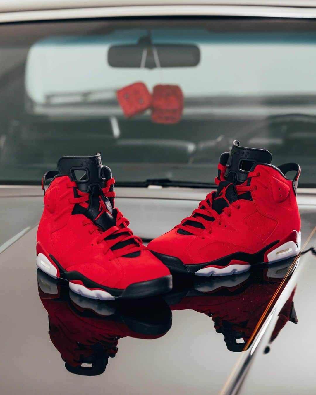 Jordanのインスタグラム：「Some things are worth the wait 🎯   Check out @19problemz in the AJ6 “Toro Bravo” that brings the coveted look of the 2009 Raging Bull pack to a champion-winning shoe.   Check out our IG Shop to cop.」