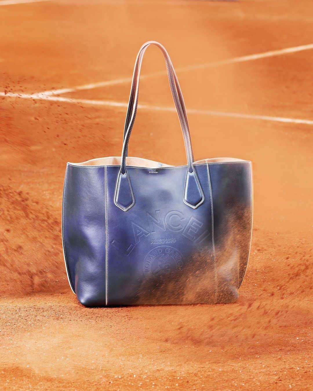 ランセルのインスタグラム：「Game, bags and match 🎾  Jeu, sacs et match 🎾  #LancelxRolandGarros #LancelParis #SS23」