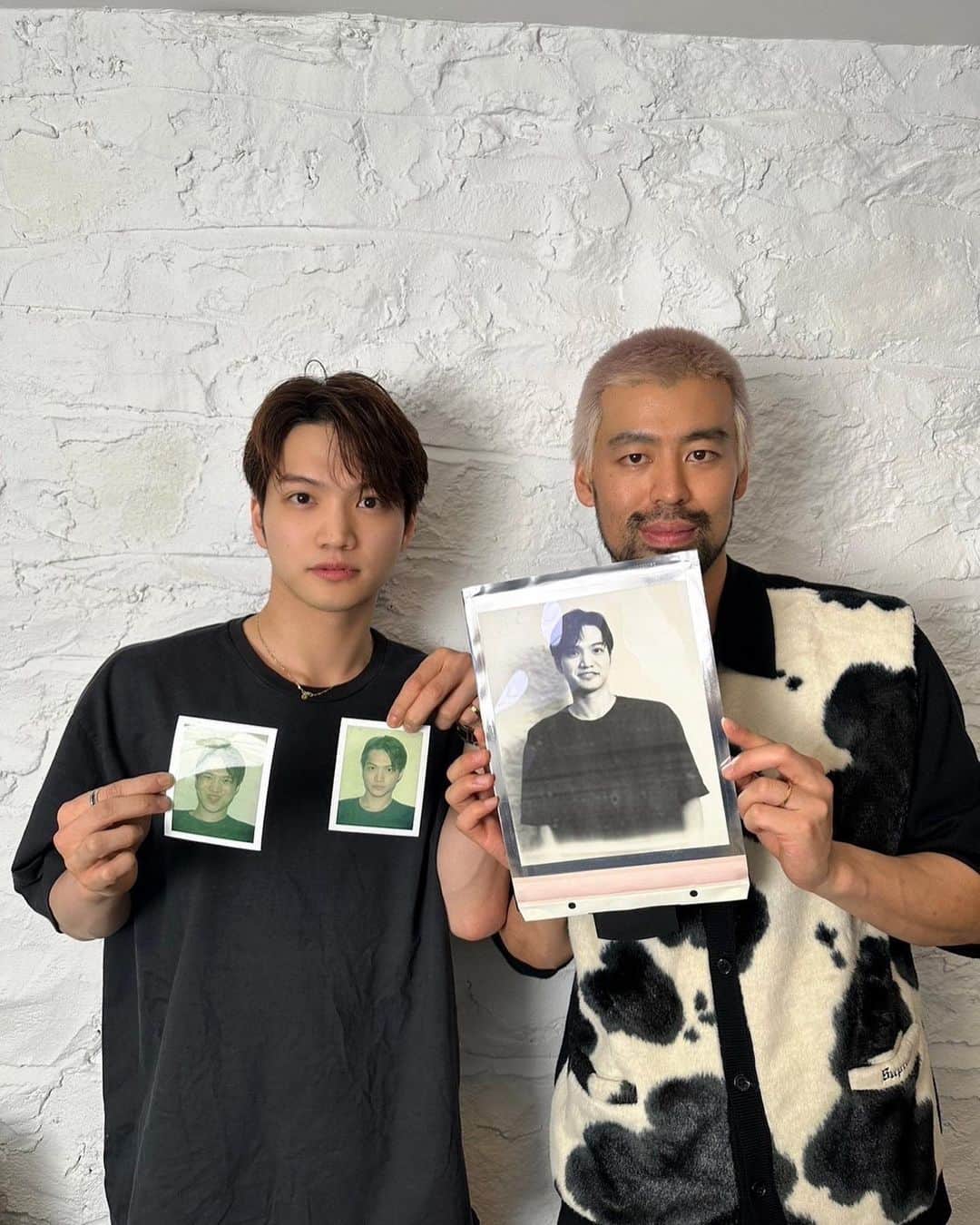 のインスタグラム：「ネロさんに髪の毛切ってもらいました。  まさかNYに来て髪を切るなんて！ しかもネロさんに切ってもらえるなんて！  感謝です！ 出会わせてくれた直美ちゃんにも感謝です！！  なんか写真撮られるの恥ずかしくて 1枚変顔しました。」