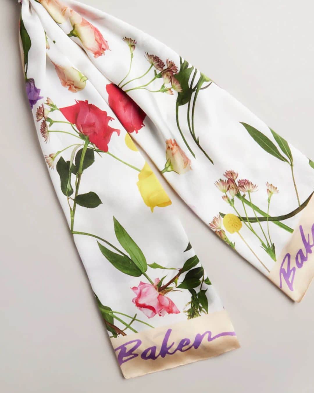 Ted Bakerのインスタグラム：「The floral additions you need for warm weather luxury. #Occasion #TedBaker」