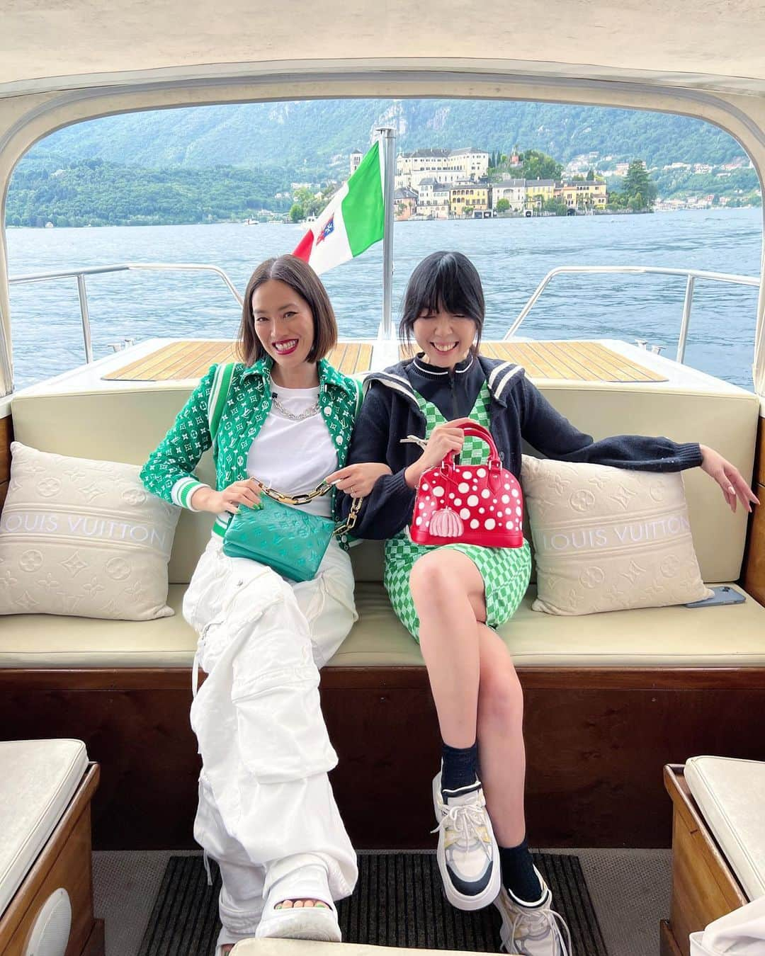 スージー・ロウさんのインスタグラム写真 - (スージー・ロウInstagram)「Three Lakes in One Day (Orta, Mergozzo and of course, Maggiore) ✌🏻✌🏻✌🏻 @louisvuitton #LVCruise24」5月25日 1時11分 - susiebubble