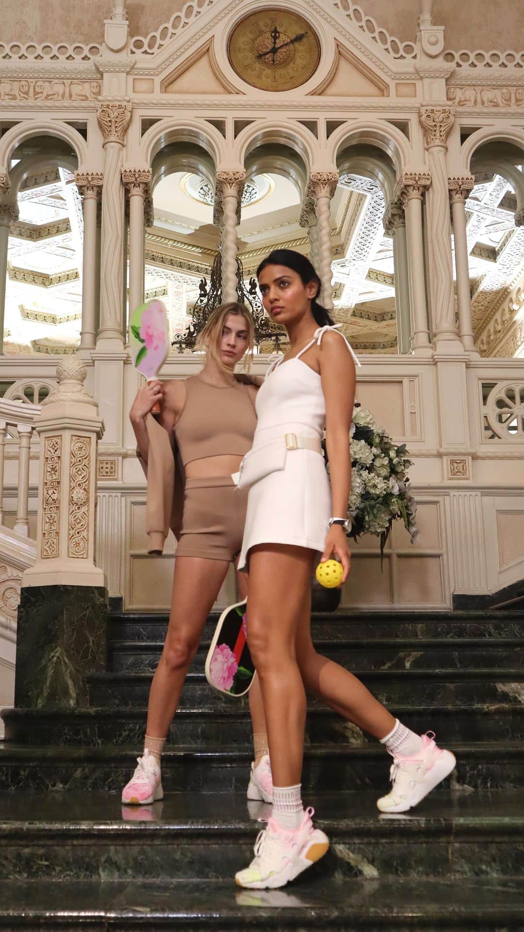 シンシア ローリーのインスタグラム：「Be an athlete, rotate your phone  Let the games begin for Memorial day weekend! Rather than ask for permission, we think it’s always better to beg for forgiveness. We took over the lobby of a beautiful uptown apartment building. At the end of the day, no one wanted the furniture back and wanted us to leave the pickleball net.   See our new All-sport collection !!  Director: Katherine Goguen」