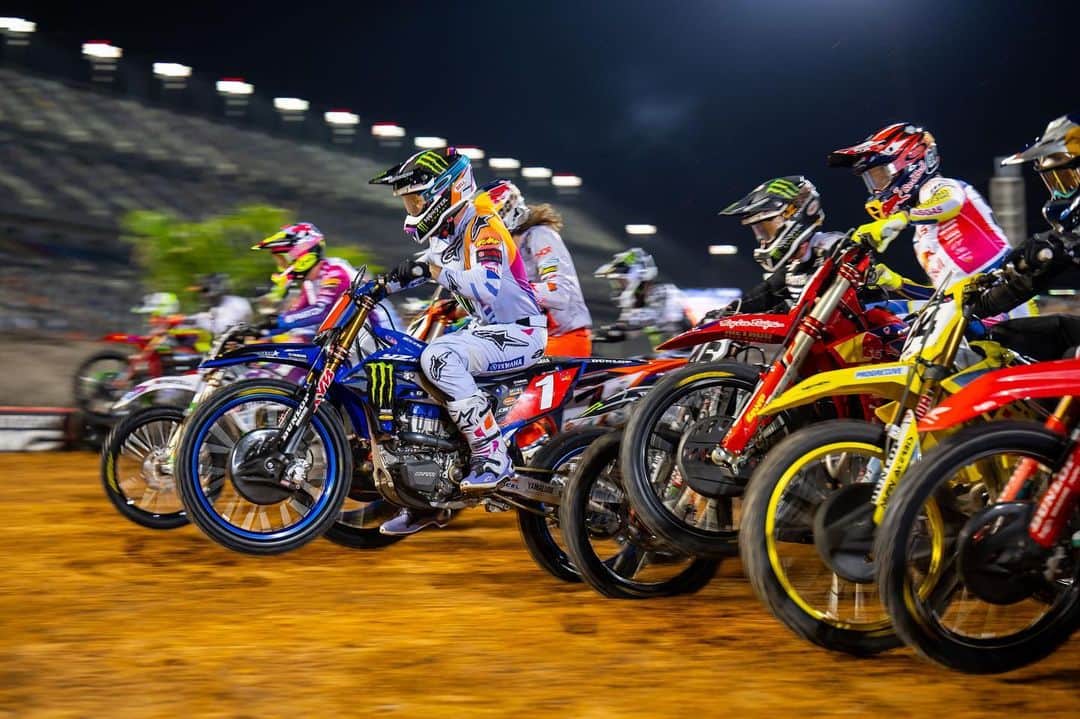 Racer X Onlineのインスタグラム：「Has Monster Energy AMA Supercross finally found the perfect formula for success? 🤔🏁 After six years of 20-minute main events, tracks are rougher. Is the racing better? LINK IN STORY #Magazine」