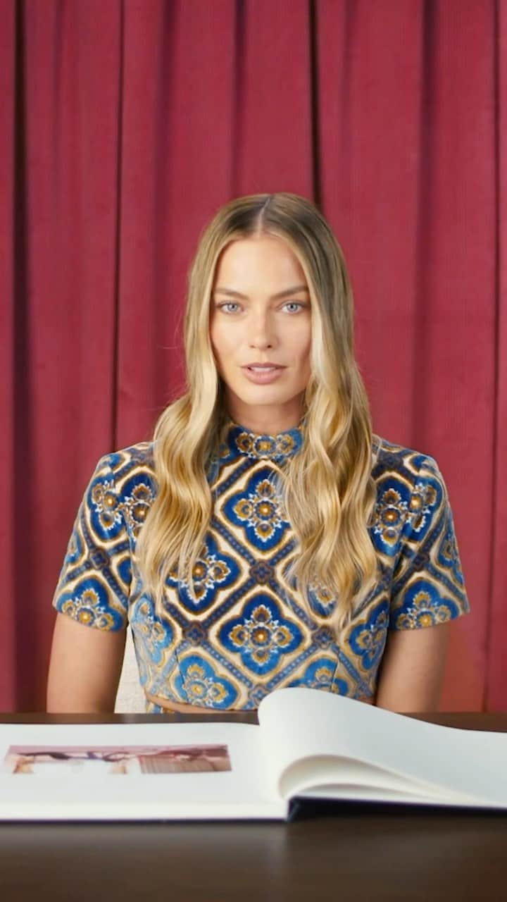 のインスタグラム：「“I remember being really worried I would stab Leo in the face,” Margot Robbie says of the iconic #WolfofWallStreet scene between her and Leonardo DiCaprio. Fans of the film won’t be surprised to know that the film’s costumes played a significant role in her character Naomi’s most memorable scenes, including those deadly stilettos.  At the link in our bio, watch Vogue’s Summer cover star revisit some of her most memorable #LifeinLooks.  Director @catherine.orchard DP @__vivianlau Editor @tajahmsmith_ Producer @jerocchi AC @odrmtt Gaffer @wongjoannzy Audio @phforandafter Set Design @ginacanavan Stylist @gabriellak_j Hair @fa.rm.er Makeup @patidubroff」