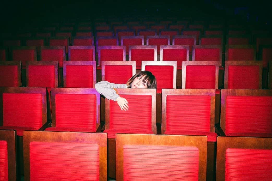 のインスタグラム：「LLP23ツアー初日🌸 めちゃくちゃ楽しかったから家に帰って現実に戻って寂しいてきら。 それくらいとてつもない時間をみんなが作ってくれました🥲本当にありがとう。 テキーラ飲んでないけどベロベロのライブでしたてきら！  ツアー始まったずぇーー！！！！！！！！  Photo byおかやん♡」