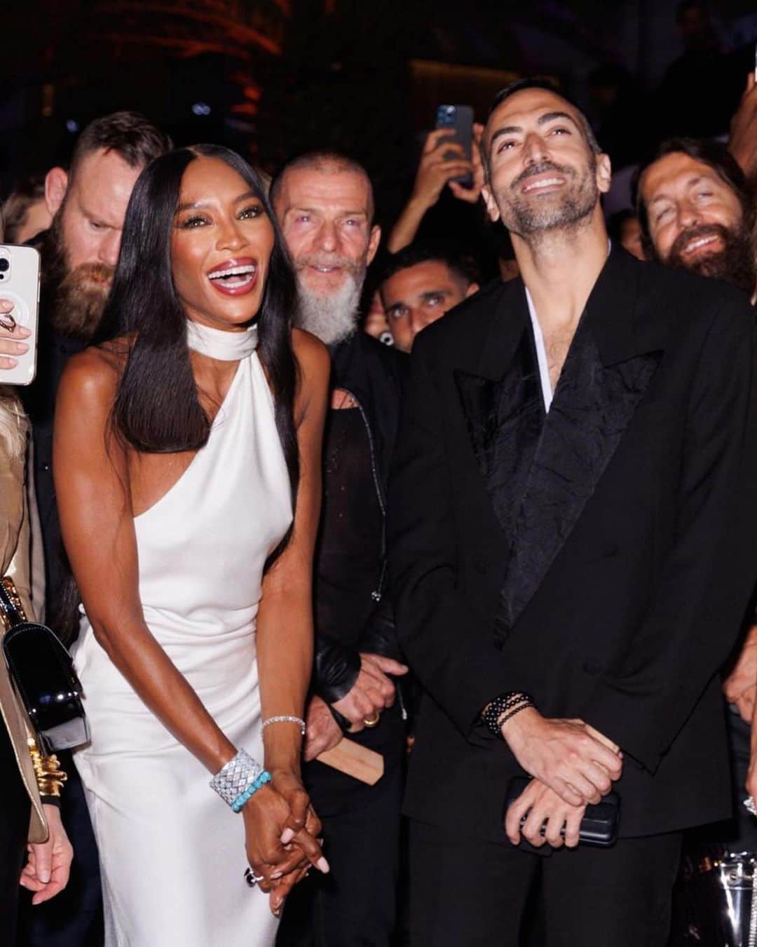 ジョン・コルタジャレナさんのインスタグラム写真 - (ジョン・コルタジャレナInstagram)「I still remember vividly when I saw Naomi for the first time. Viena 2005. We were doing a fashion show together and I would never forget her endless legs walking strong and confident. All sensuality. I was very impressed. She wasn’t a regular human. It was something between a goddess and a force of nature.  My first impression was right, most of the time it is. But there was much more to discover about her.  I love her kindness, her face when she talks about her daughter and that smile that makes every thing else dissapear.  Thank you for being an inspiration and for sharing with me some special moments like this one.  Happy birthday queen @naomi」5月25日 2時21分 - jonkortajarena