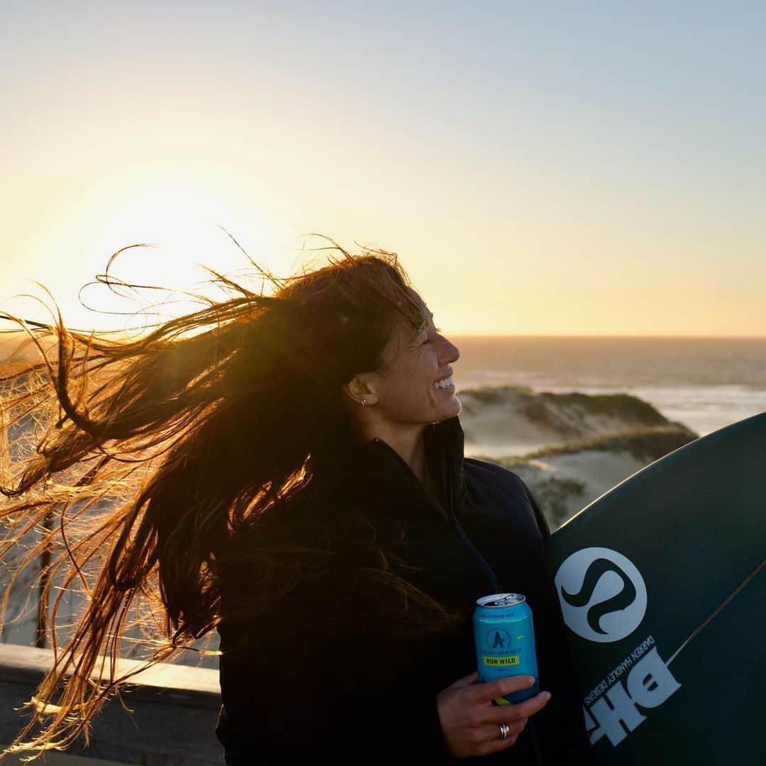 マリア・マニュエルのインスタグラム：「A year round classic that doesn’t stop me from adventuring @athleticbrewing #nonalcoholicbeer」