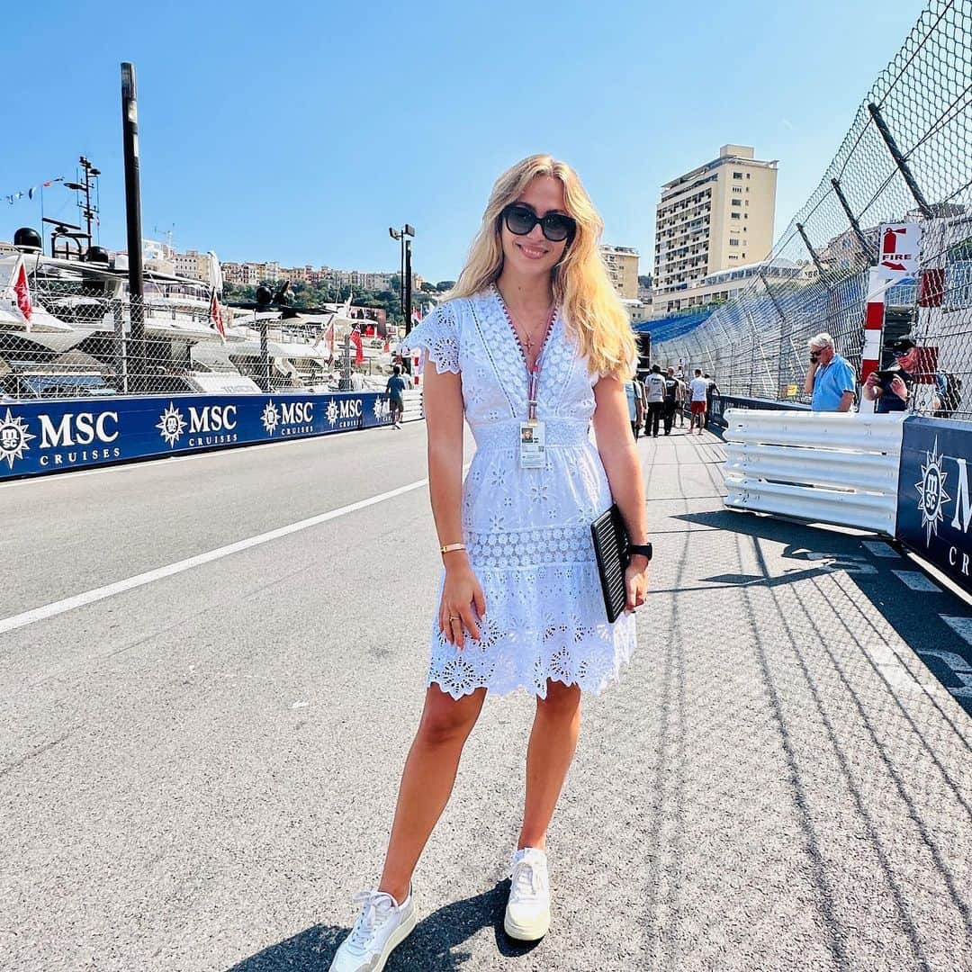 ソフィア・フロルシュさんのインスタグラム写真 - (ソフィア・フロルシュInstagram)「Arrived in Monaco 🇲🇨 Track walk, meetings, weighing, radio check and drivers briefing ✔️ Ready to hit the track tomorrow afternoon for FP 🥰 // #sophia #sophia99 #changeagent #racegirl #racing #motorsport #monaco #MonacoGP #f1 #f3 #unscripted #soptimism」5月25日 2時53分 - sophiafloersch