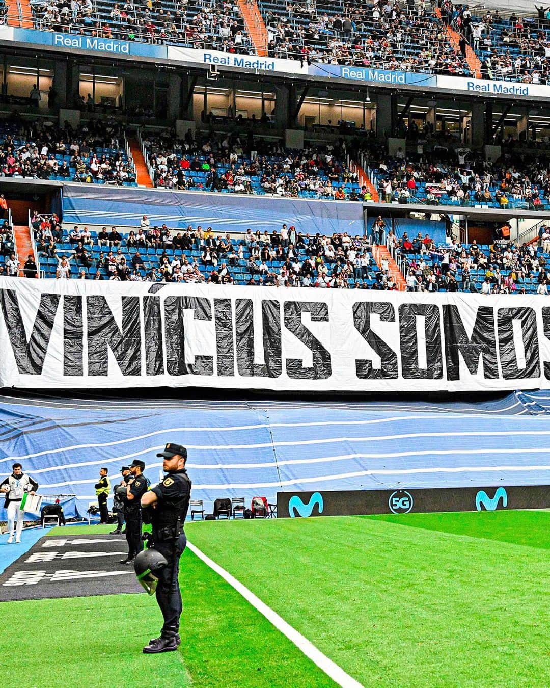 レアル・マドリードさんのインスタグラム写真 - (レアル・マドリードInstagram)「We are all @ViniJr. Enough is enough.  #Madridistas」5月25日 2時57分 - realmadrid