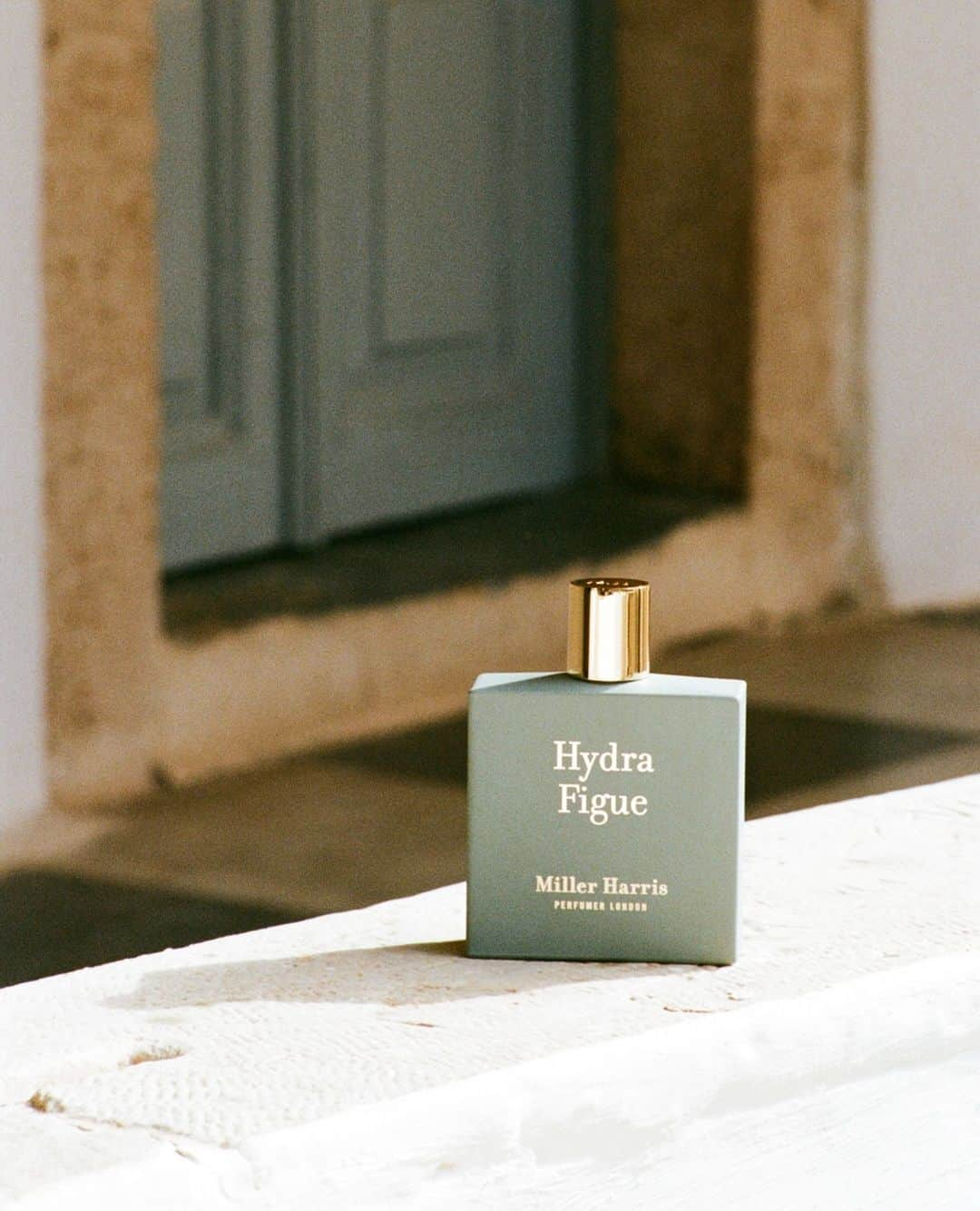 ミラーハリスのインスタグラム：「A nirvana for the senses, opening with a fresh citrus note of cedrat and lemon combined with an exquisite spicy touch of Greek saffron and a unique Ouzo accord #HydraFigue」