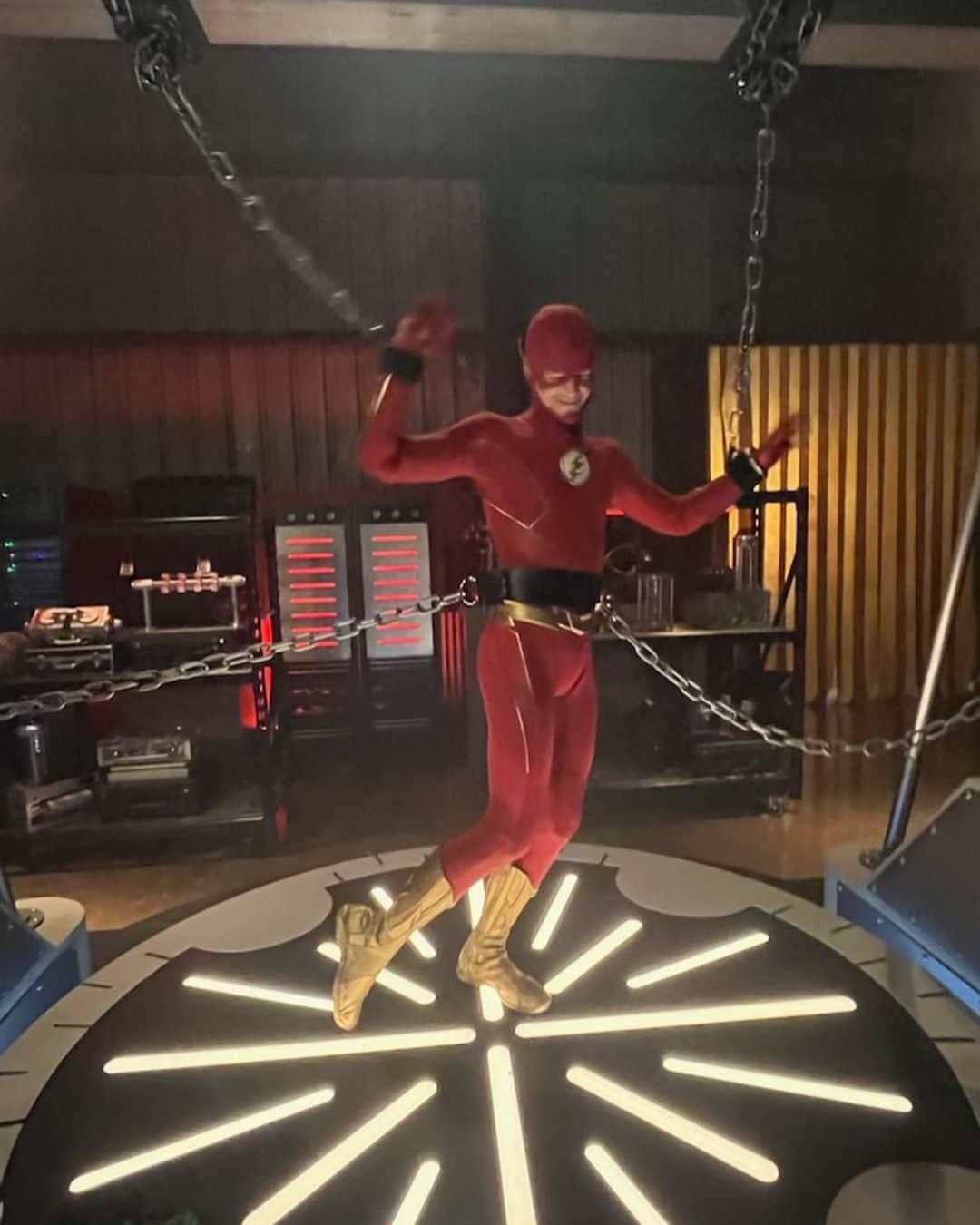 グラント・ガスティンさんのインスタグラム写真 - (グラント・ガスティンInstagram)「Final Flash BTS Pt. 1」5月25日 3時07分 - grantgust