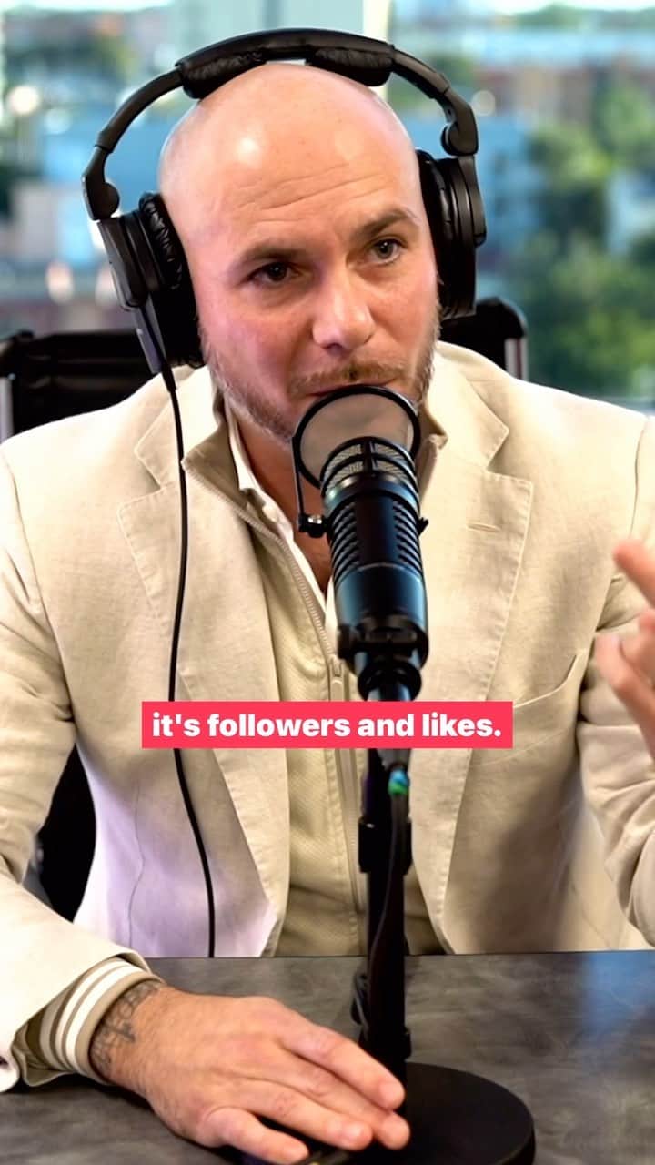 ピットブルのインスタグラム：「The biggest risk you take is not taking one. And don’t worry about followers and likes, be a leader and unique. 💯 #wednesdaywisdom」