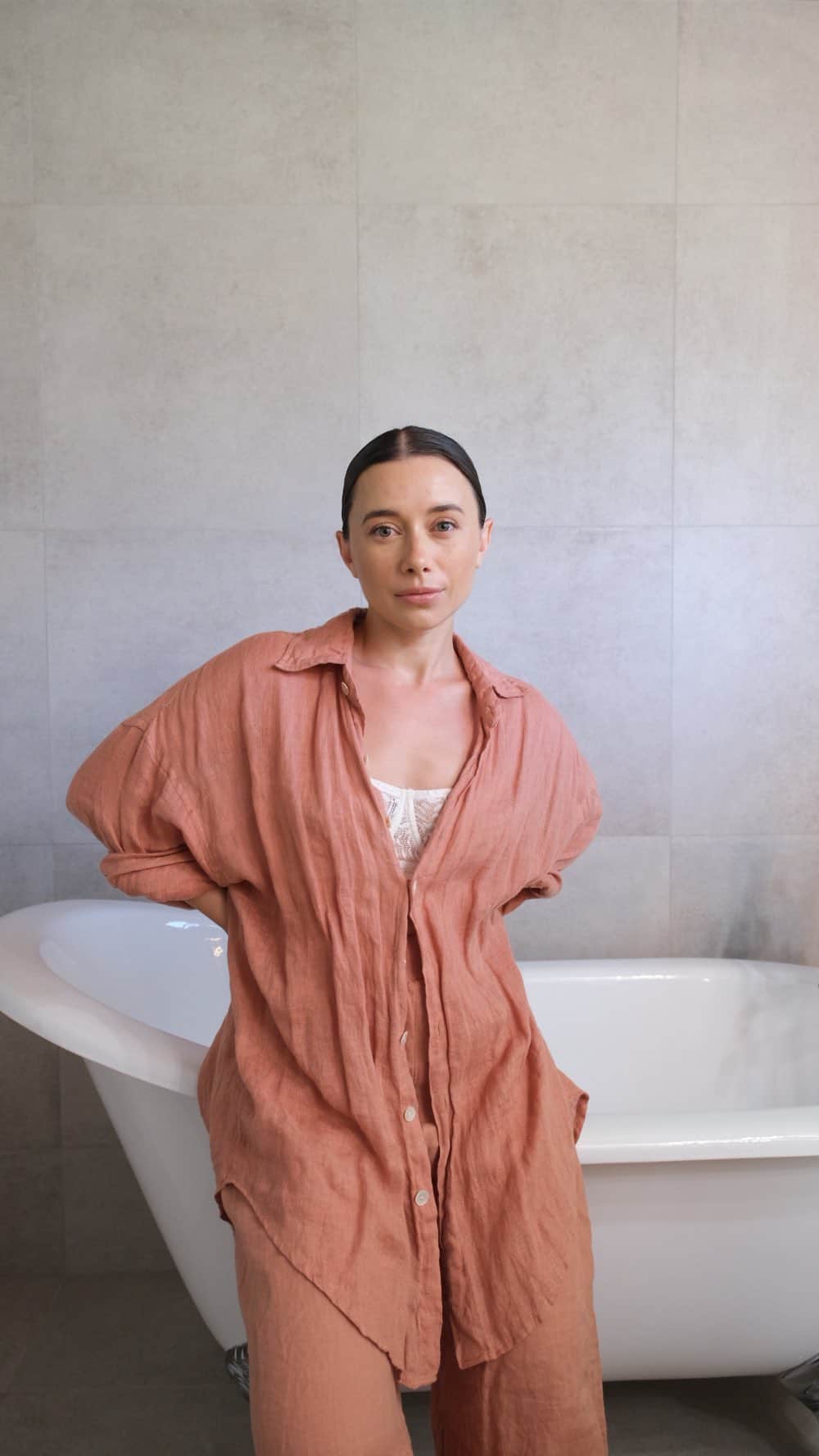 オレーシャ・ルーリンのインスタグラム：「Morning skin routine ( because you asked … no really you did )   I start my day with @mynuface lifting and sculpting my face. I absolutely love the @mynuface whole line of products and it’s  1000% something people should invest in. I follow that up with my cleanser @tataharperskincare , exfoliate  with @emmalewisham, botanic c by the incredible @koraorganics , eye cream that’s blowing my mind with its results @vida_glow , respond face oil 3-4 drops of @symbiomeskin ( this oil has changed my skin for the better), @koraorganics turmeric glow moisturizer for an extra boost of moisture since we live in a dry area, and finish that with @josiemaran get even sun milk sunscreen.」