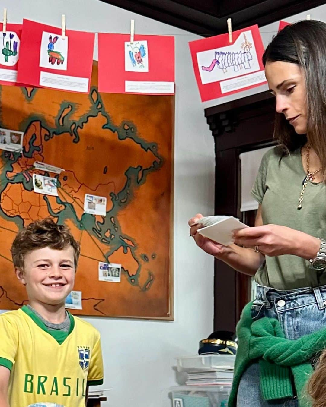 ジョーダナ・ブリュースターさんのインスタグラム写真 - (ジョーダナ・ブリュースターInstagram)「Repping my roots for Rowanito’s class  #carioca #brasil🇧🇷」5月25日 3時35分 - jordanabrewster