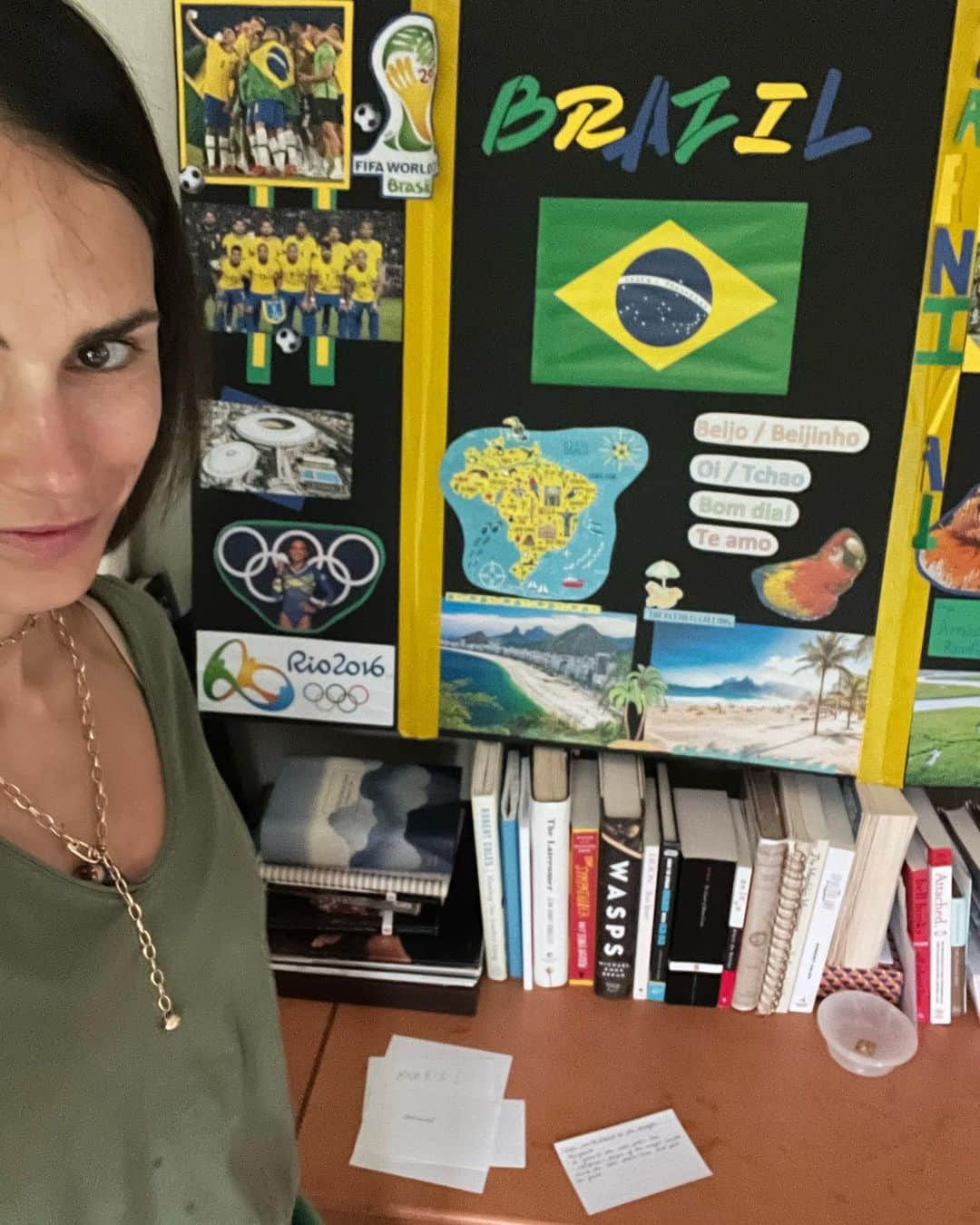 ジョーダナ・ブリュースターさんのインスタグラム写真 - (ジョーダナ・ブリュースターInstagram)「Repping my roots for Rowanito’s class  #carioca #brasil🇧🇷」5月25日 3時35分 - jordanabrewster