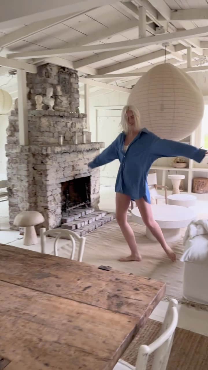 パイパー・アメリカ・スミスのインスタグラム：「I’m making you a summer playlist. What song can you not live without?」
