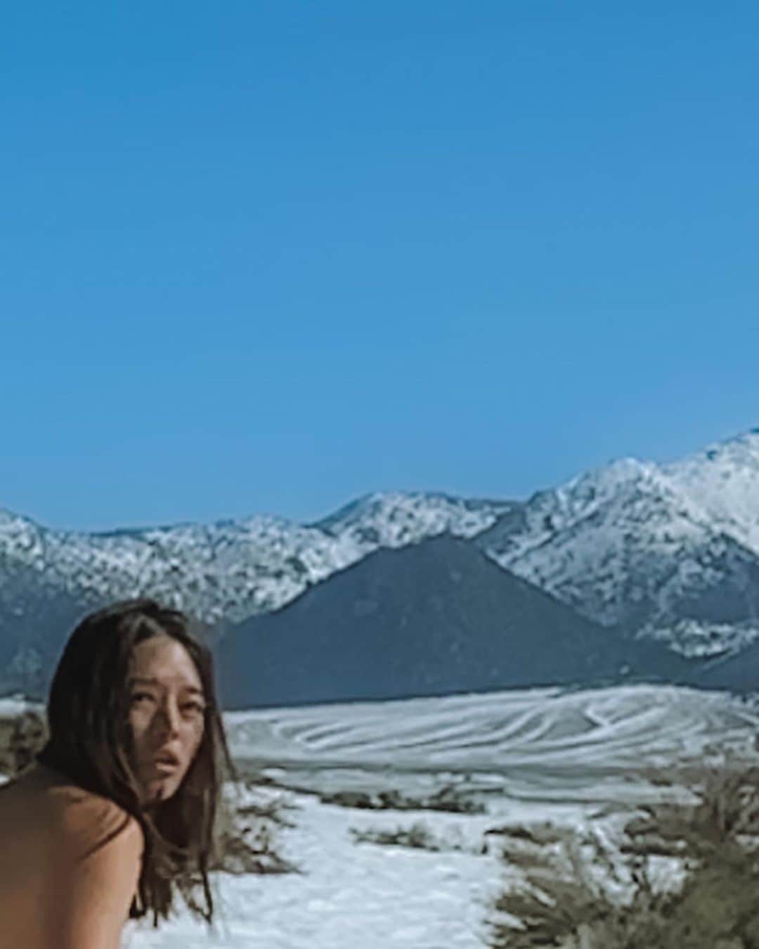 松島エミさんのインスタグラム写真 - (松島エミInstagram)「🏔️  . . #mountains#mountaingirls#mountainselfie#sierranevada#winterwonderland#easternsierras#mammoth#explorecalifornia#selfportraits#snowscape#adventure#outdoorsy#outdoorgirls#カリフォルニア#雪#雪景色 #アウトドア女子 #ロードトリップ #山ガール」5月25日 3時38分 - emimatsushima