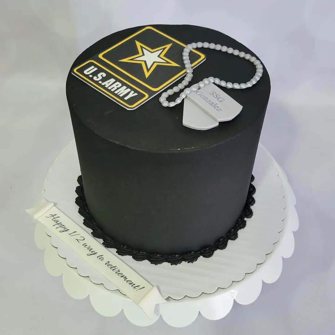 Honey Bee Cakesのインスタグラム：「Army Retirement Cake」