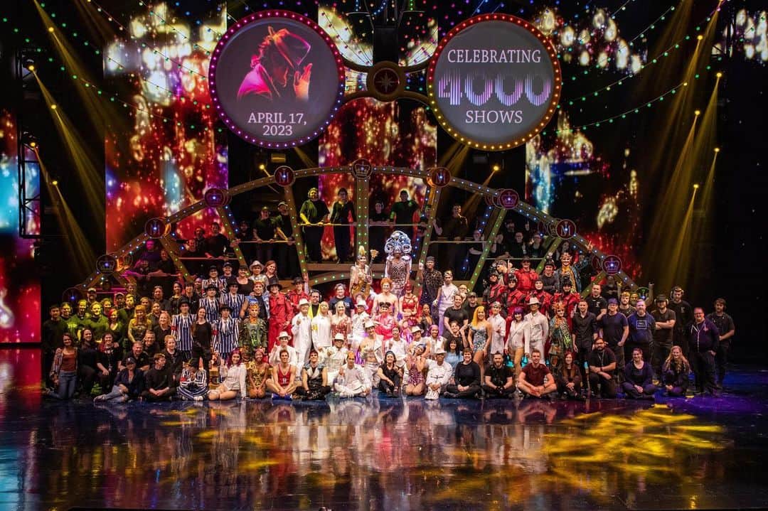 マイケル・ジャクソンのインスタグラム：「“Michael Jackson ONE fans return time after time again to the show. Characters from Jackson’s songs come to life, such as the Smooth Criminals and Dirty Diana. Grace and beauty are exemplified in dance choreography, precision, and power in martial arts segments.” – Las Vegas Magazine. The show celebrates its 10th anniversary this year and recently reached 4000 performances. Hit the link in stories to get tickets now.」
