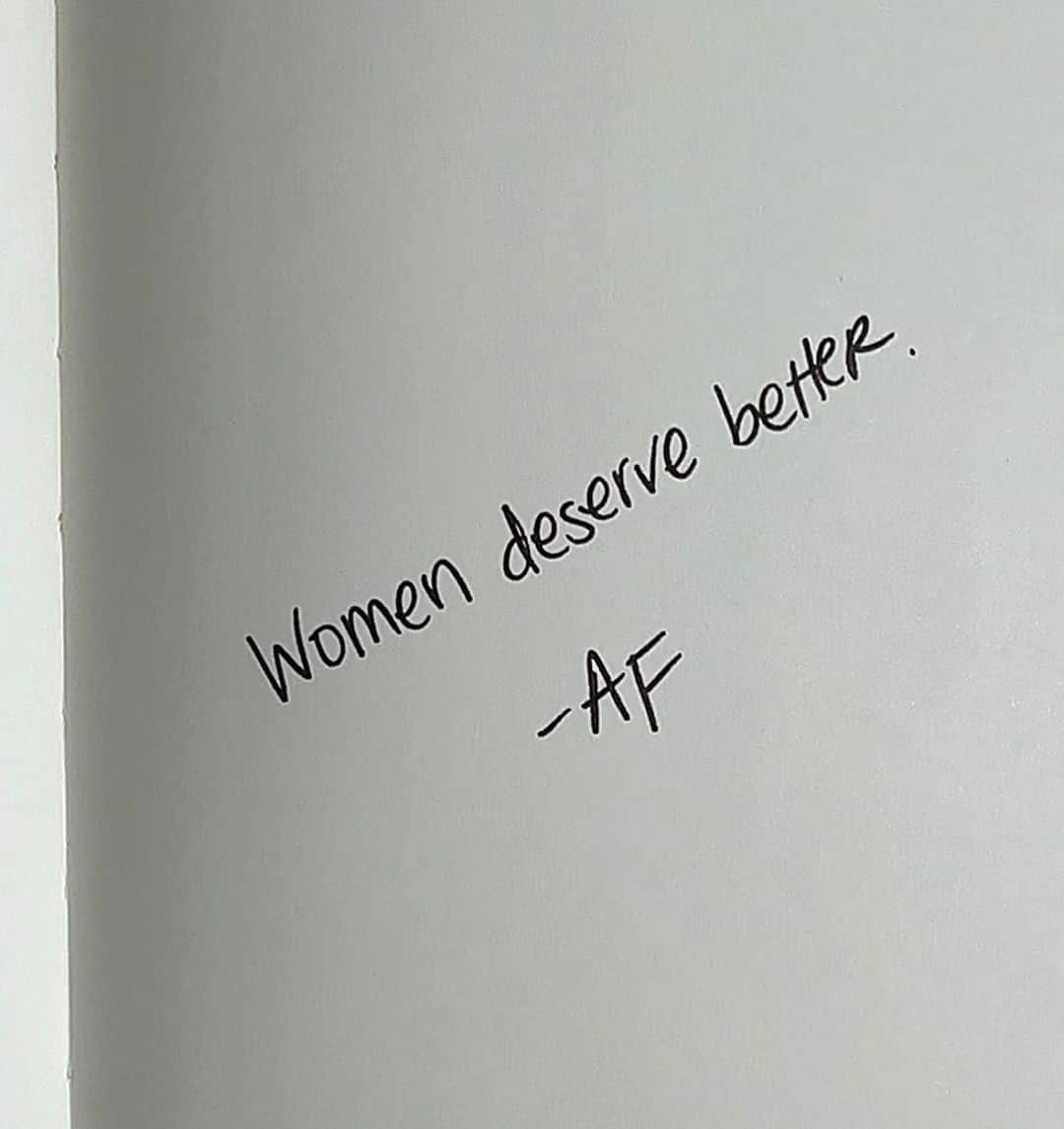 アリソン・フェリックスのインスタグラム：「Period.  Proud of what we're building over @bysaysh. It's never been clearer that women need products made for us to celebrate our individuality and strength and supports a women's foot.   Tag a woman you want to celebrate  and give flowers to 💐」