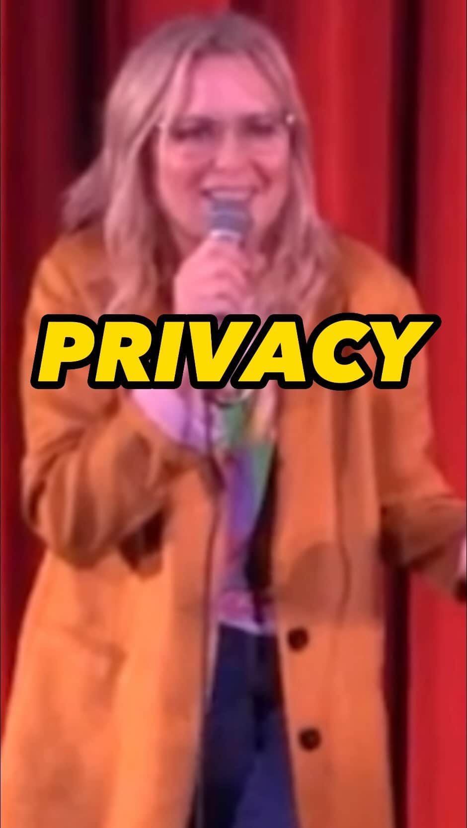 メアリー・リン・ライスカブのインスタグラム：「Sex cam for tellers 🙏🏻😱🤷🏻‍♀️#privacy #comic #standup #female #jokes #actor #facebook #likeness #live #standupcomedy #funny」