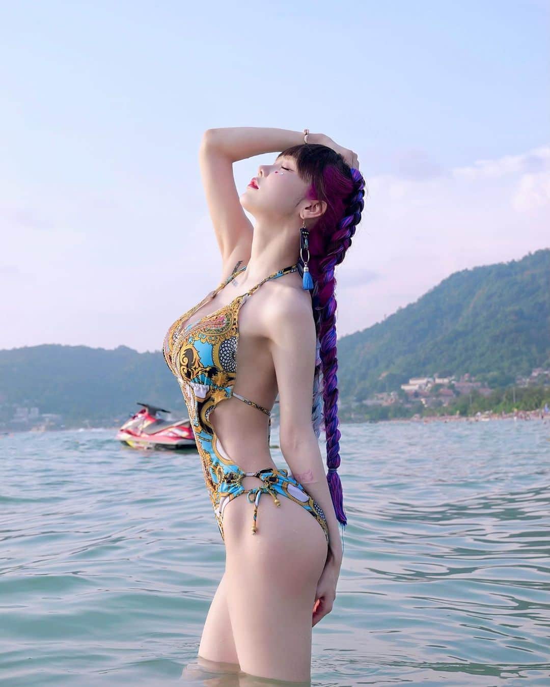 ゆりにゃのインスタグラム：「食欲は一瞬、スタイルは一生。ただいま。」