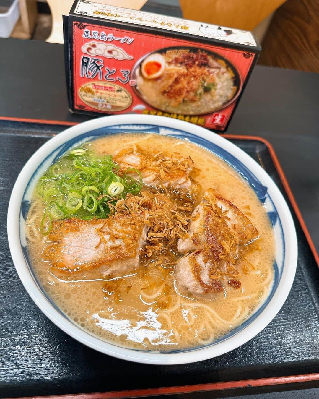 HIROさんのインスタグラム写真 - (HIROInstagram)「お土産で頂いた鹿児島ラーメン😋  これメチャクチャ美味いな😋  肉は少し＋を🥩  #お土産 #鹿児島ラーメン #ラーメン #美味い  #安田大サーカスHIRO」5月25日 14時22分 - hiro19770420