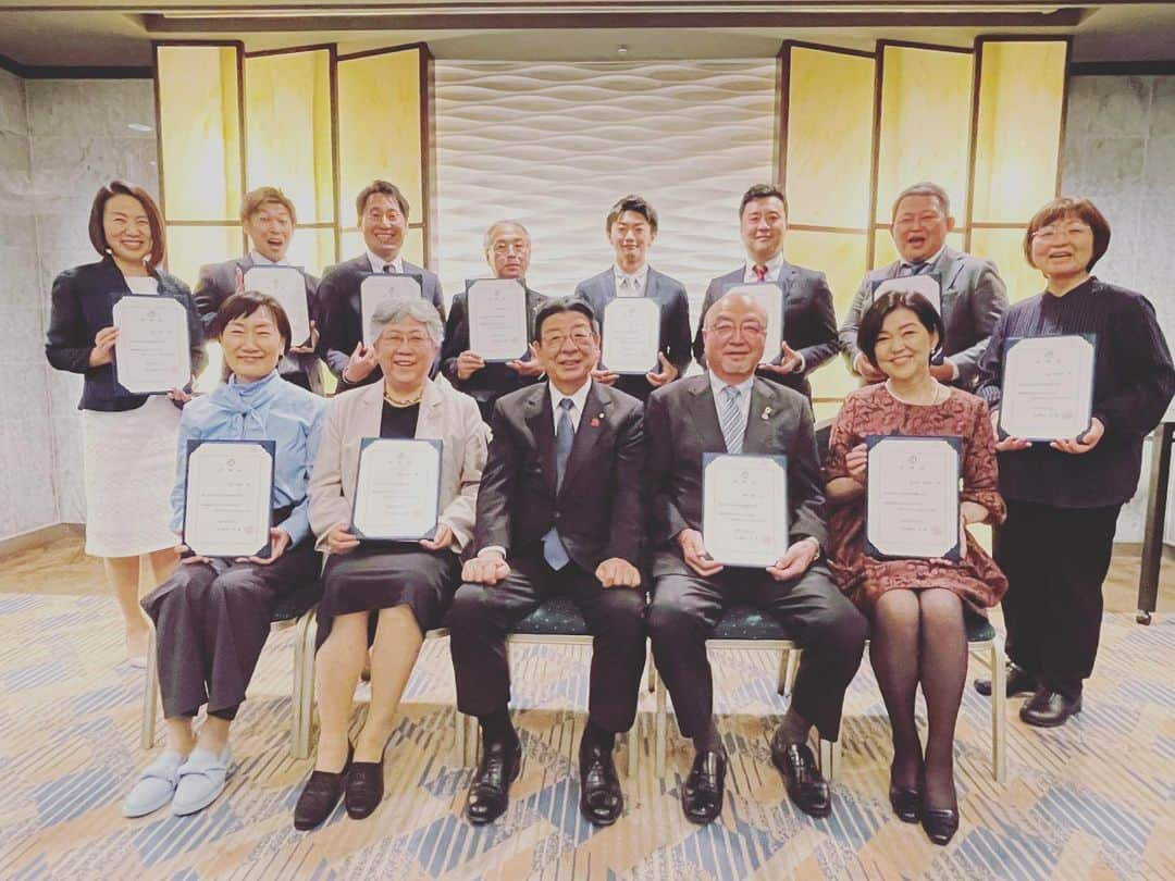 亀山耕平さんのインスタグラム写真 - (亀山耕平Instagram)「【南三陸さんさん夢大使】に任命していただきました(^^)  とても光栄です。  日本全土、そして世界にこの素晴らしい町をPRしていきます！  南三陸町の志津川は「じいちゃんばあちゃんち」です。  東日本大震災から12年。  現役中は、結果を残すことが使命と考え、現役を引退した今は、アスリートとして、この大好きな町、そしてバイタリティ溢れるこの町を大使の皆様と協力しながら全力でPRすることが使命だと考えています🔥  今後ともご声援宜しくお願い致します！  #南三陸さんさん夢大使 #南三陸町 #ミナゼミ #佐藤仁町長 #志津川 #亀山耕平 #タートルパートナーズ」5月25日 14時32分 - kohei.kameyama